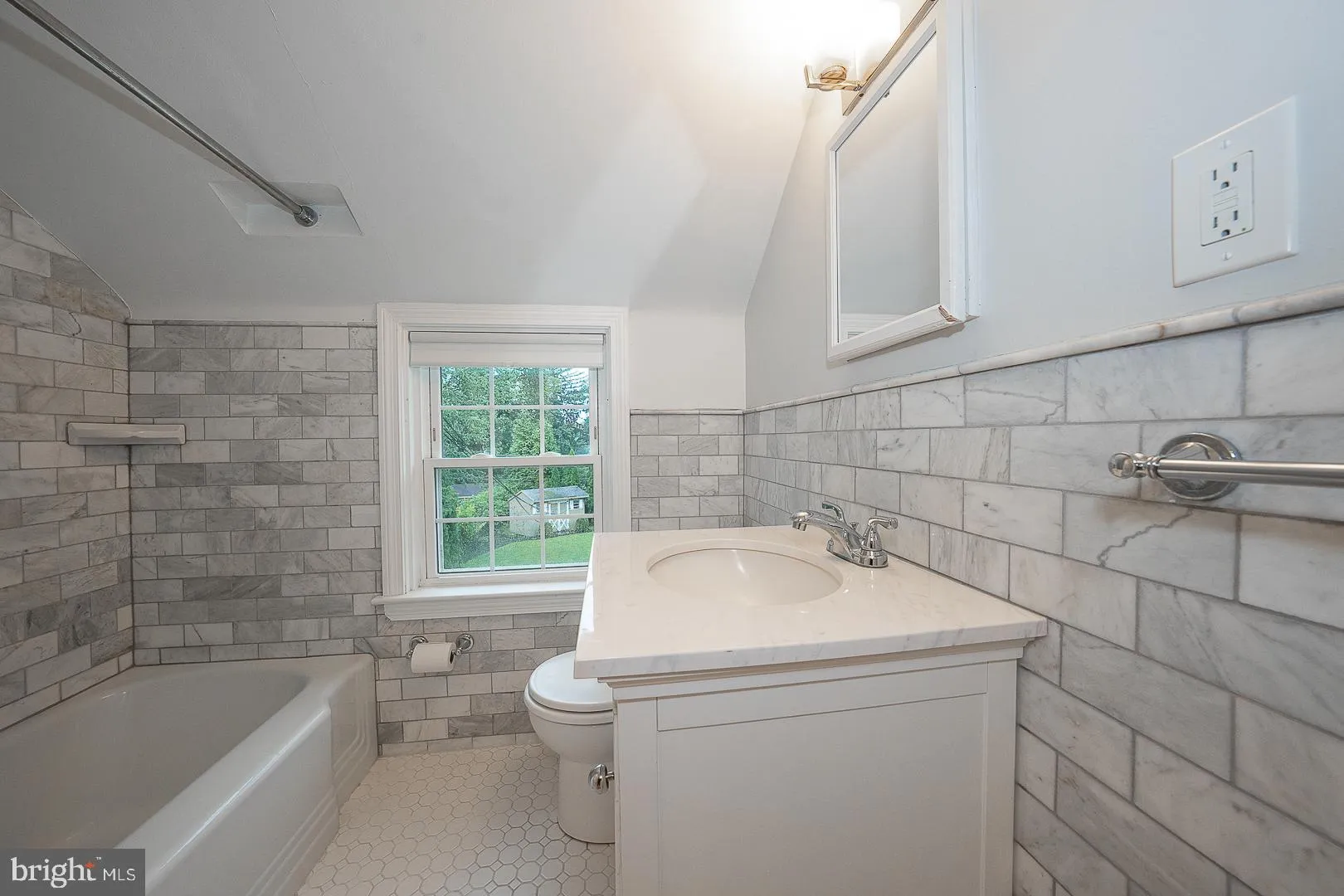 Devon, Pennsylvania 19333, United States, 3 Bedrooms Bedrooms, ,2 BathroomsBathrooms,Residential,Contingent,190916