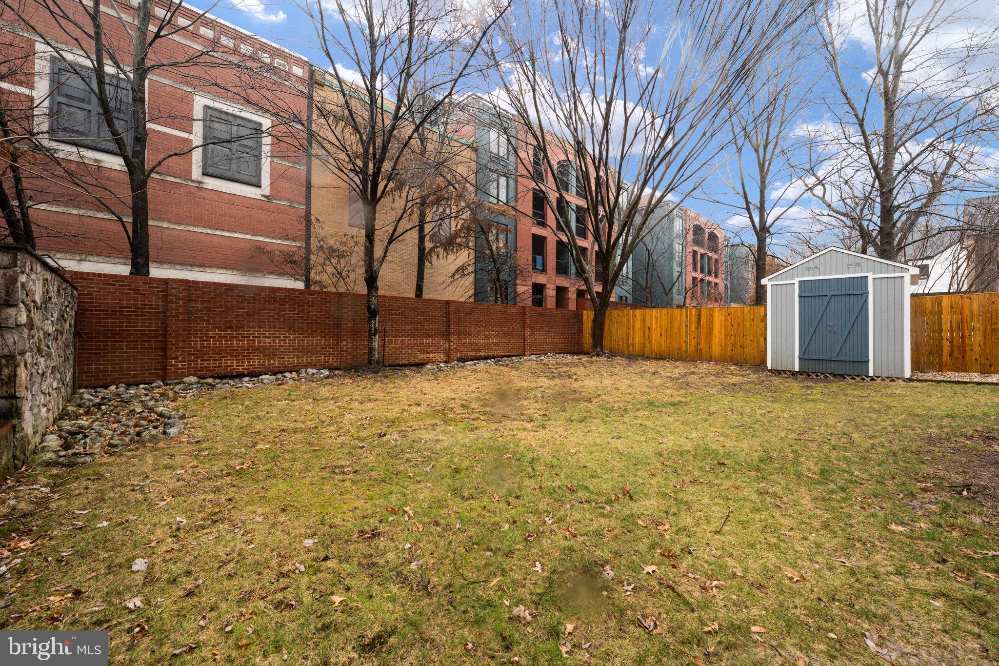 CLARENDON - Residential