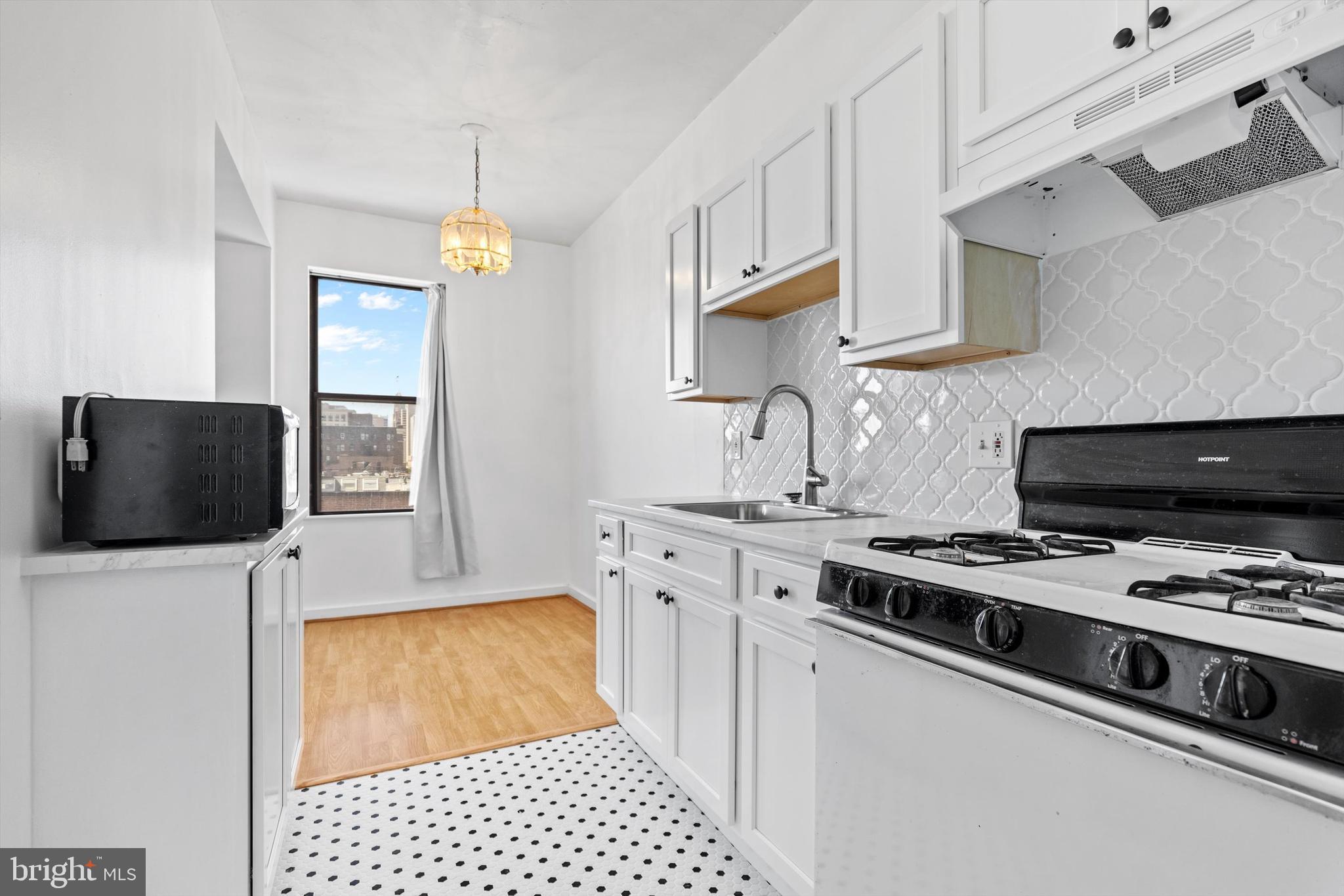 MOUNT VERNON PLACE HISTORIC DISTRICT - Residential Lease