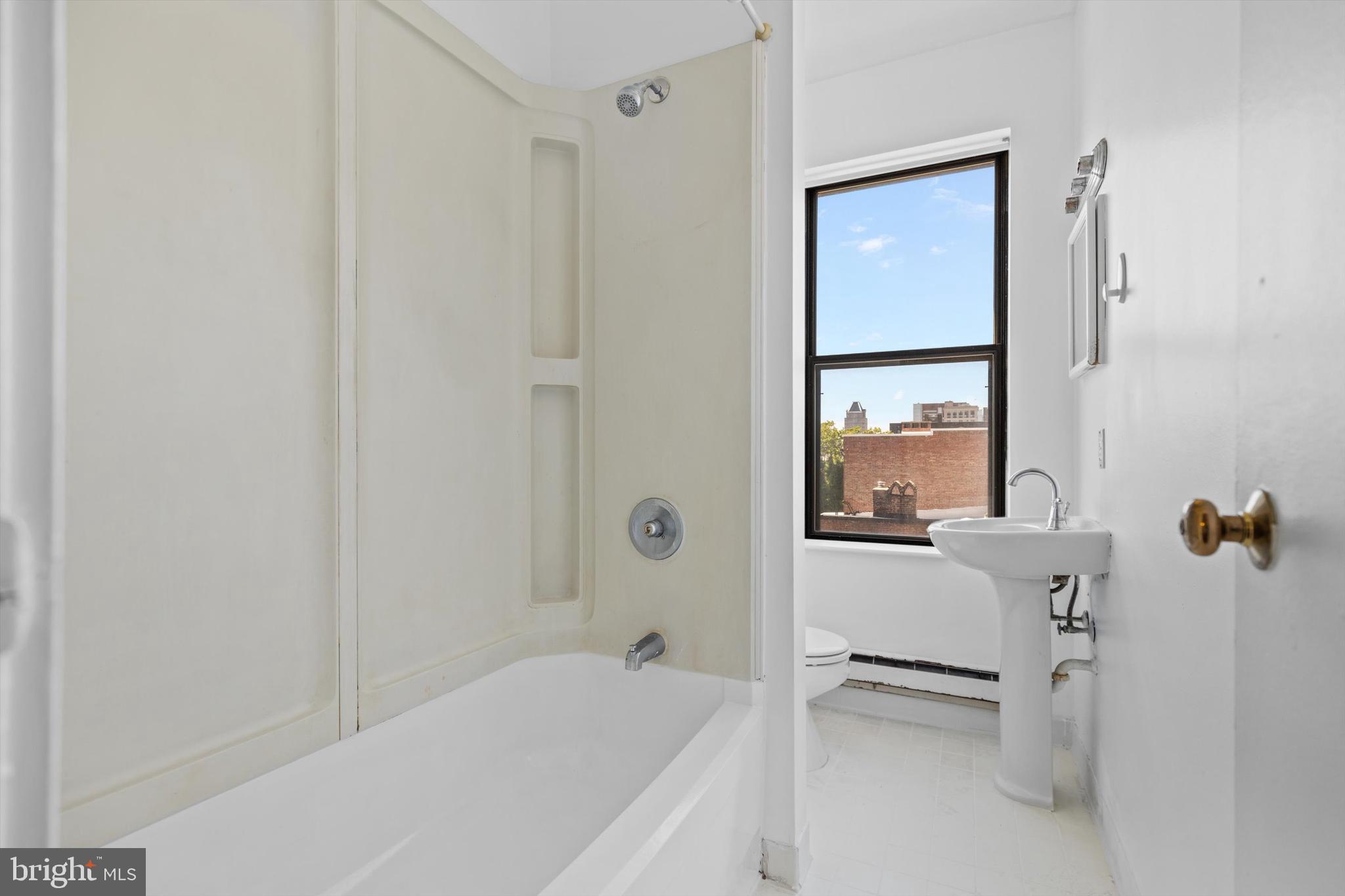 MOUNT VERNON PLACE HISTORIC DISTRICT - Residential Lease