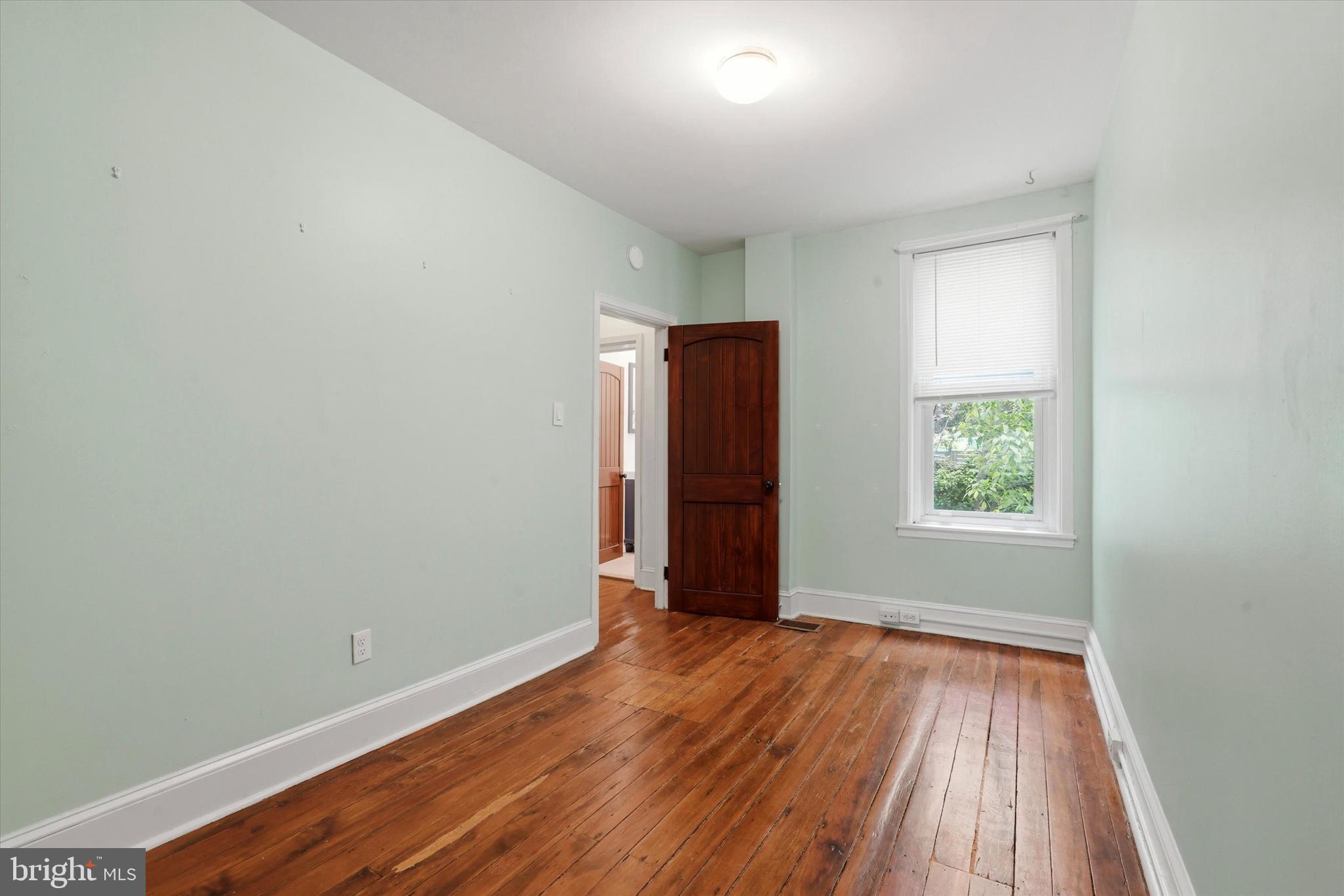 EAST FALLS - Residential