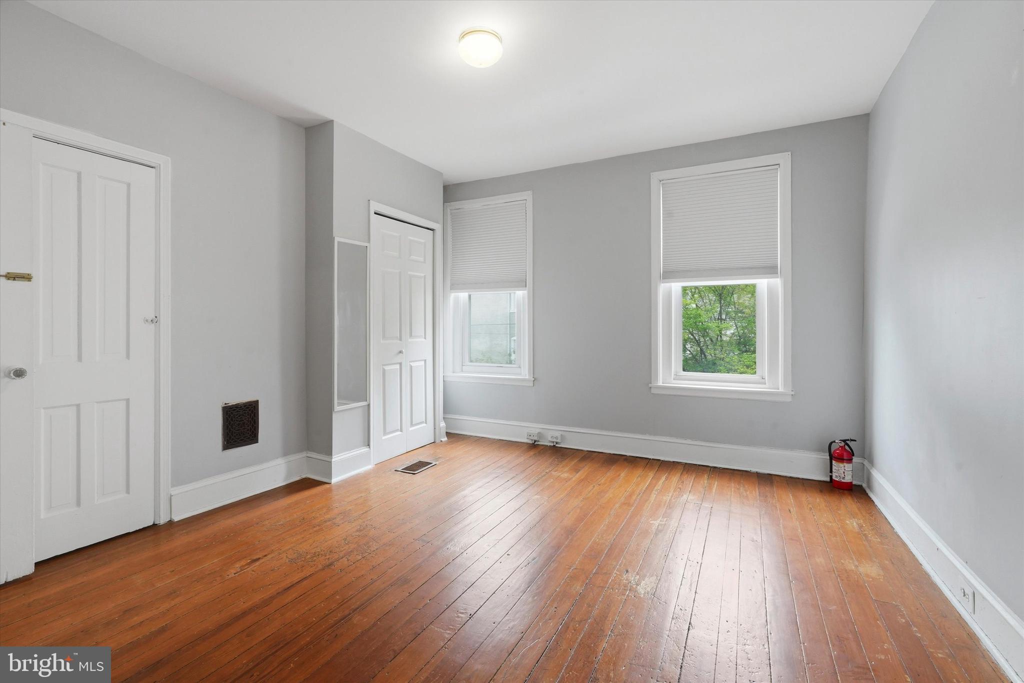 EAST FALLS - Residential