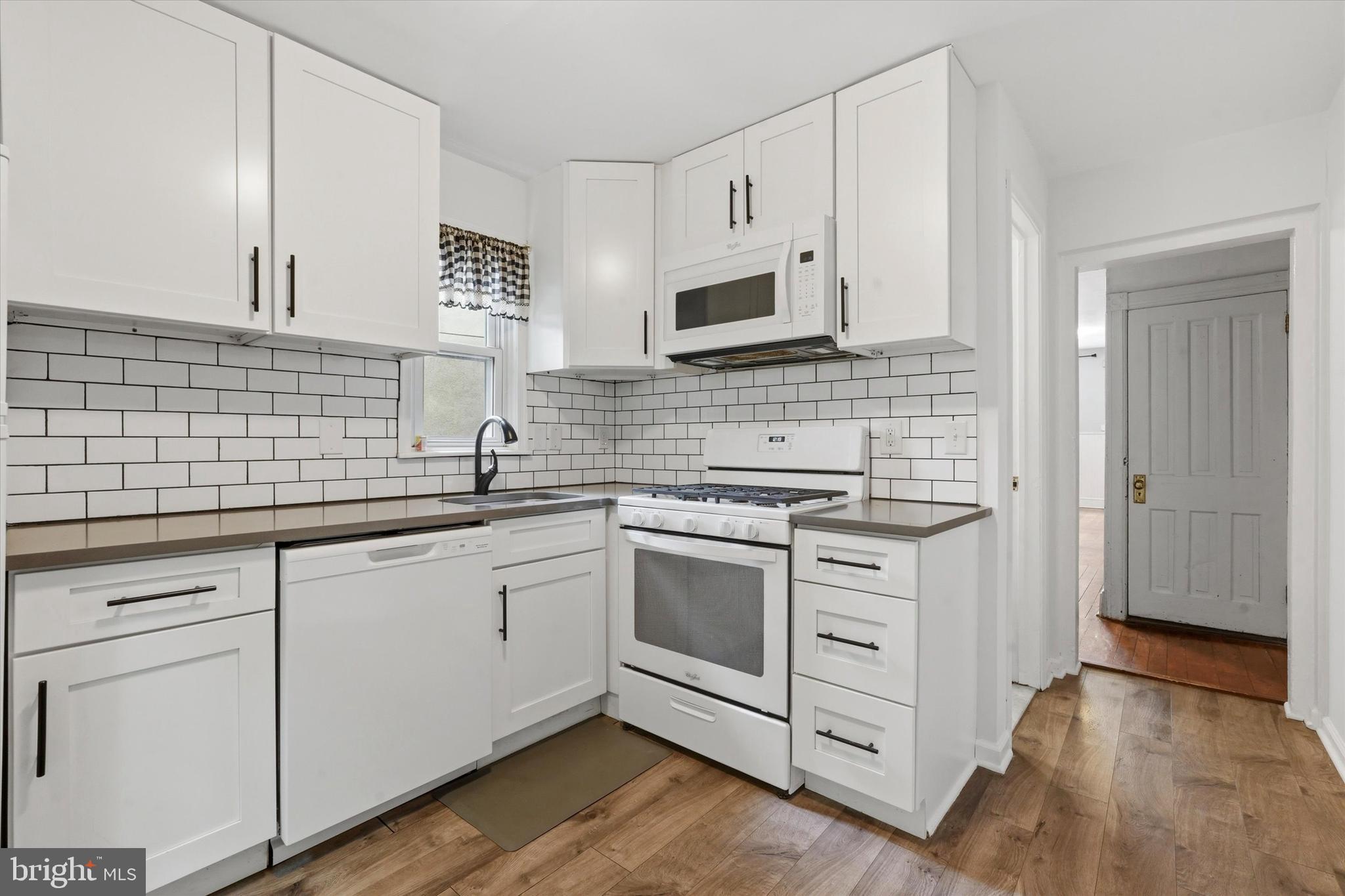 EAST FALLS - Residential