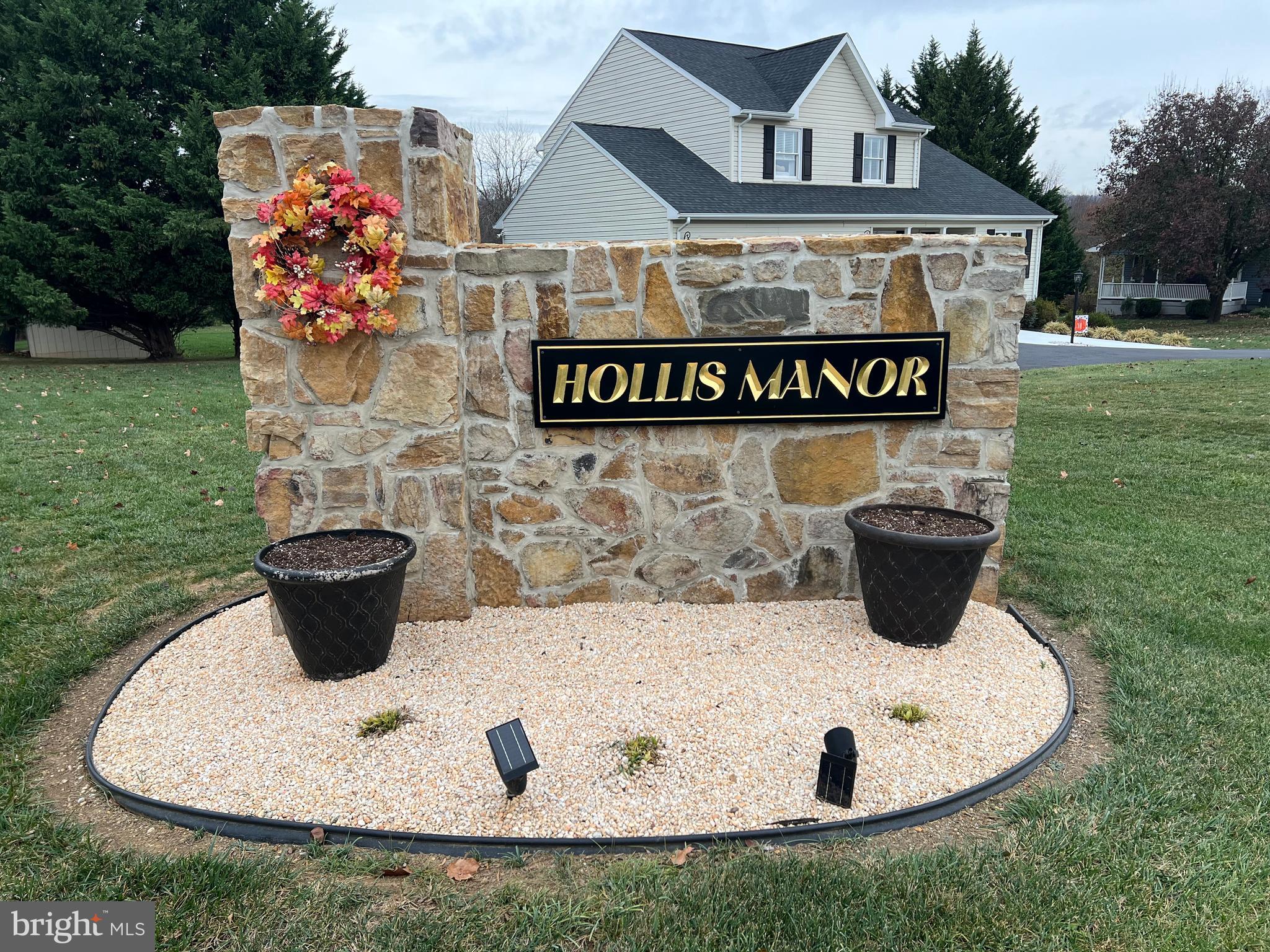 HOLLIS MANOR - Residential