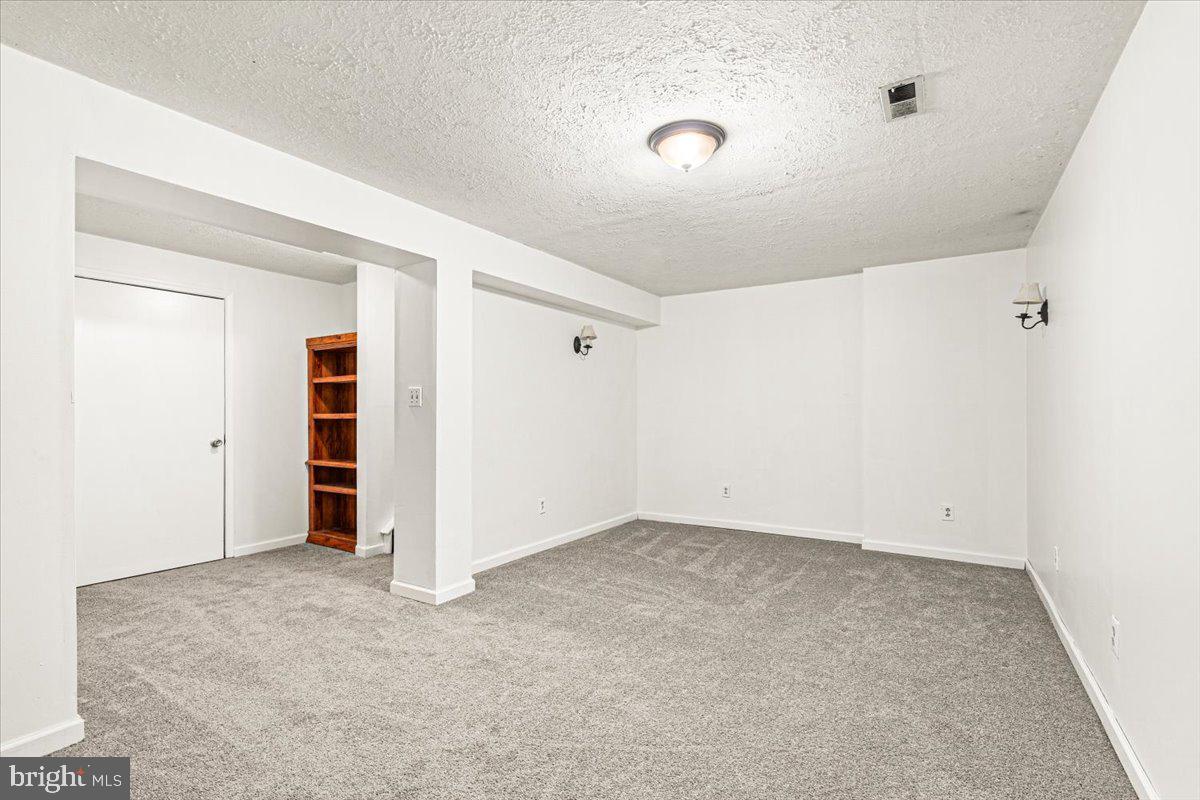 DAMASCUS MANOR - Residential