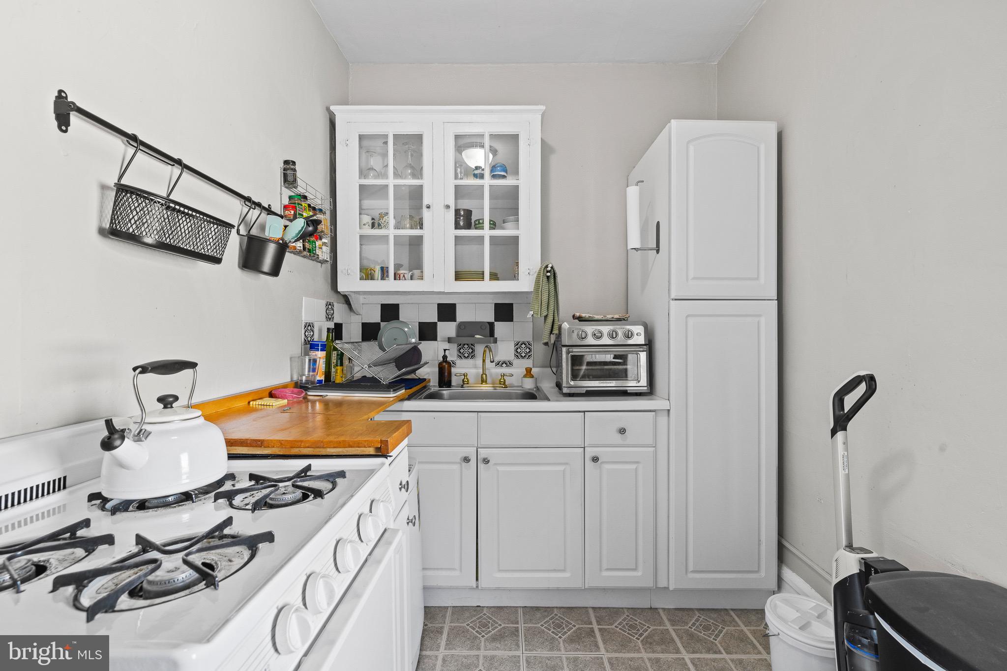 FAIRMOUNT - Residential Lease