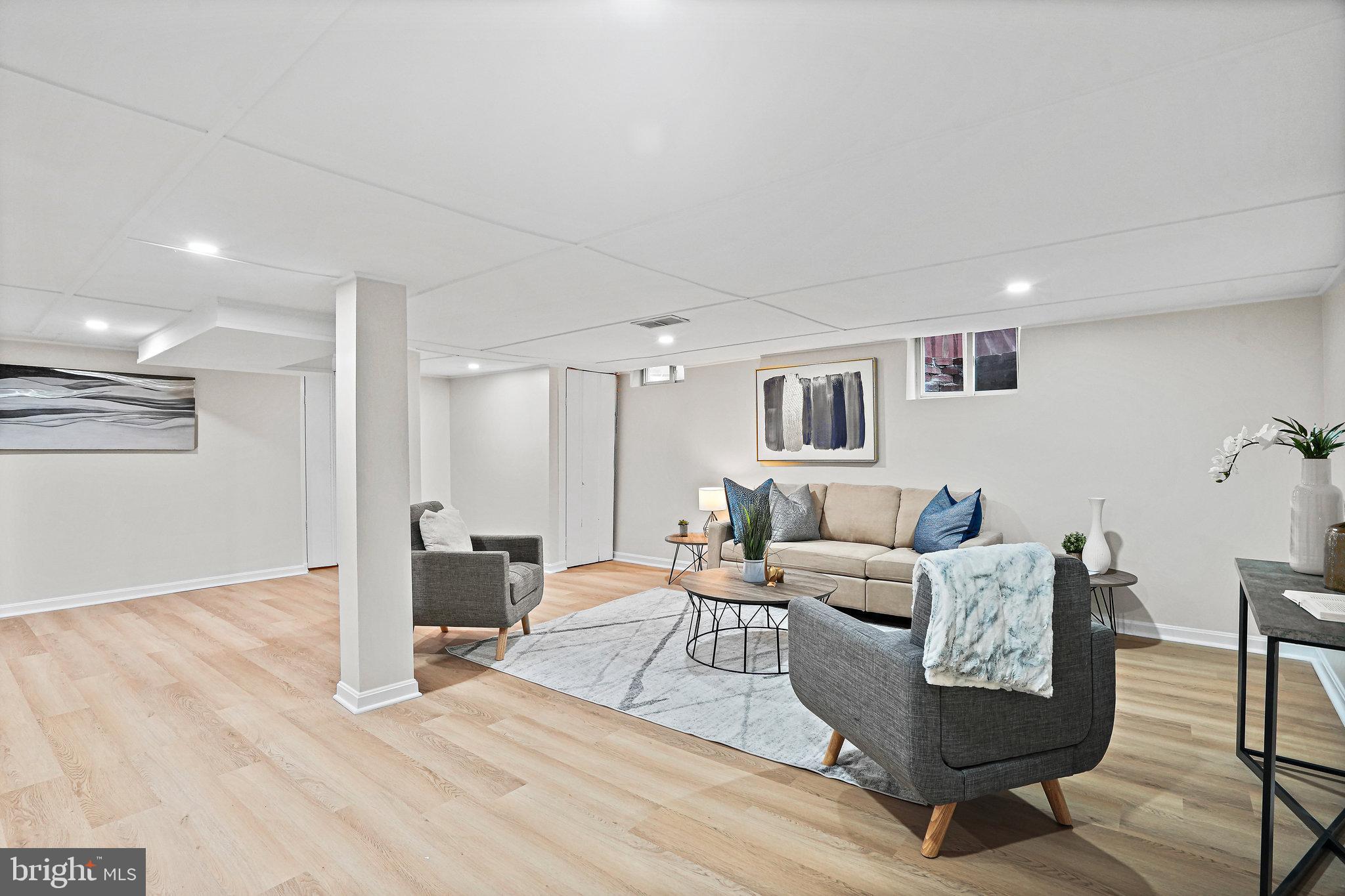 WHEATON CREST - Residential