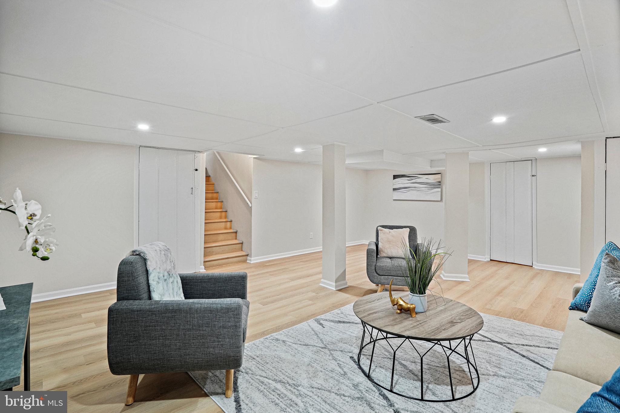 WHEATON CREST - Residential