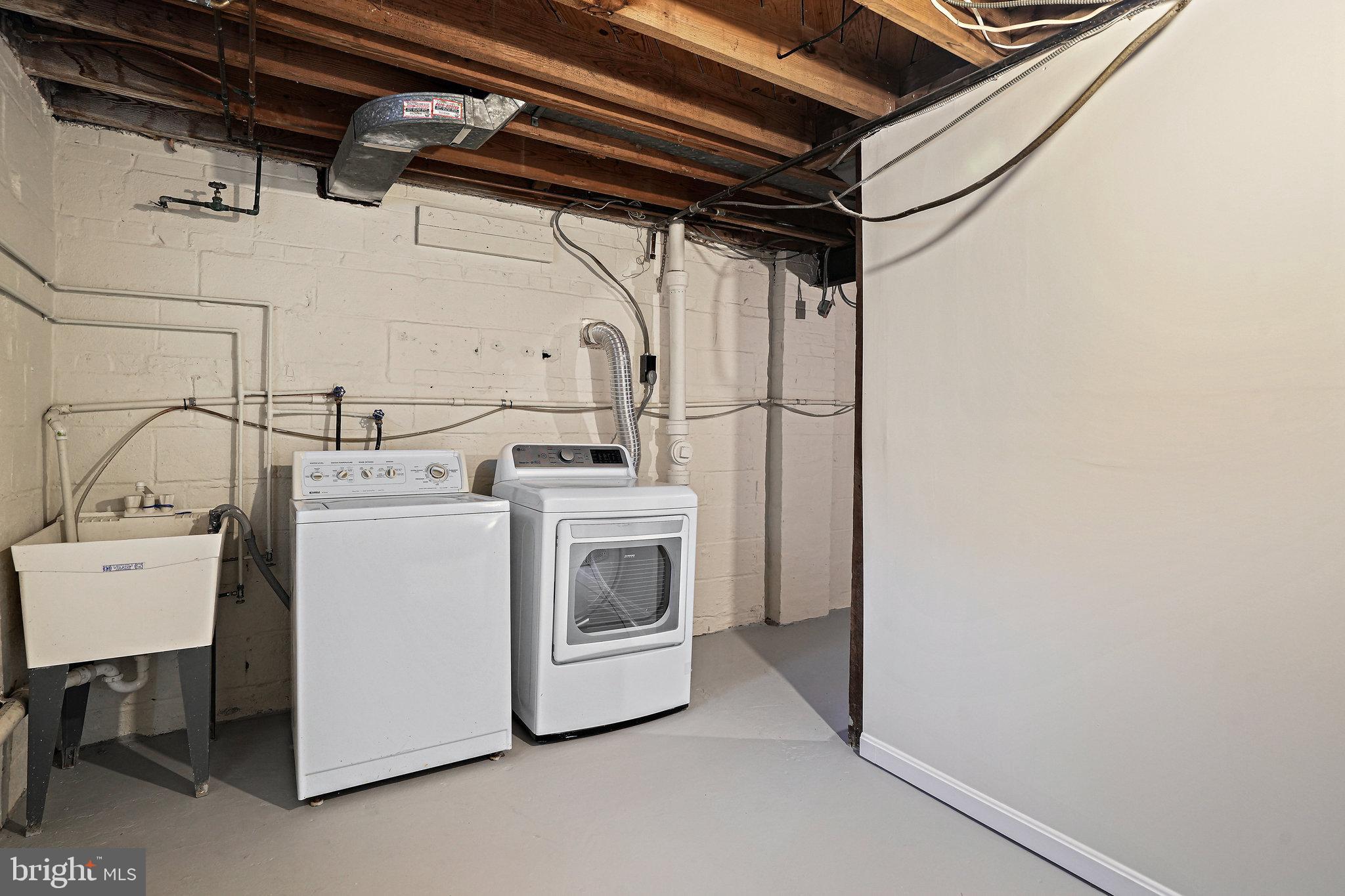 WHEATON CREST - Residential