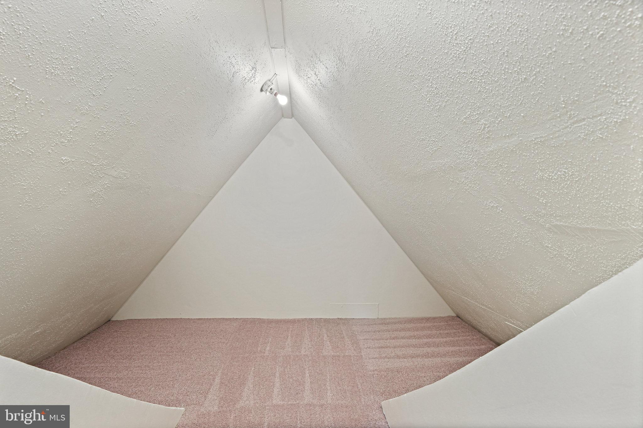 WHEATON CREST - Residential