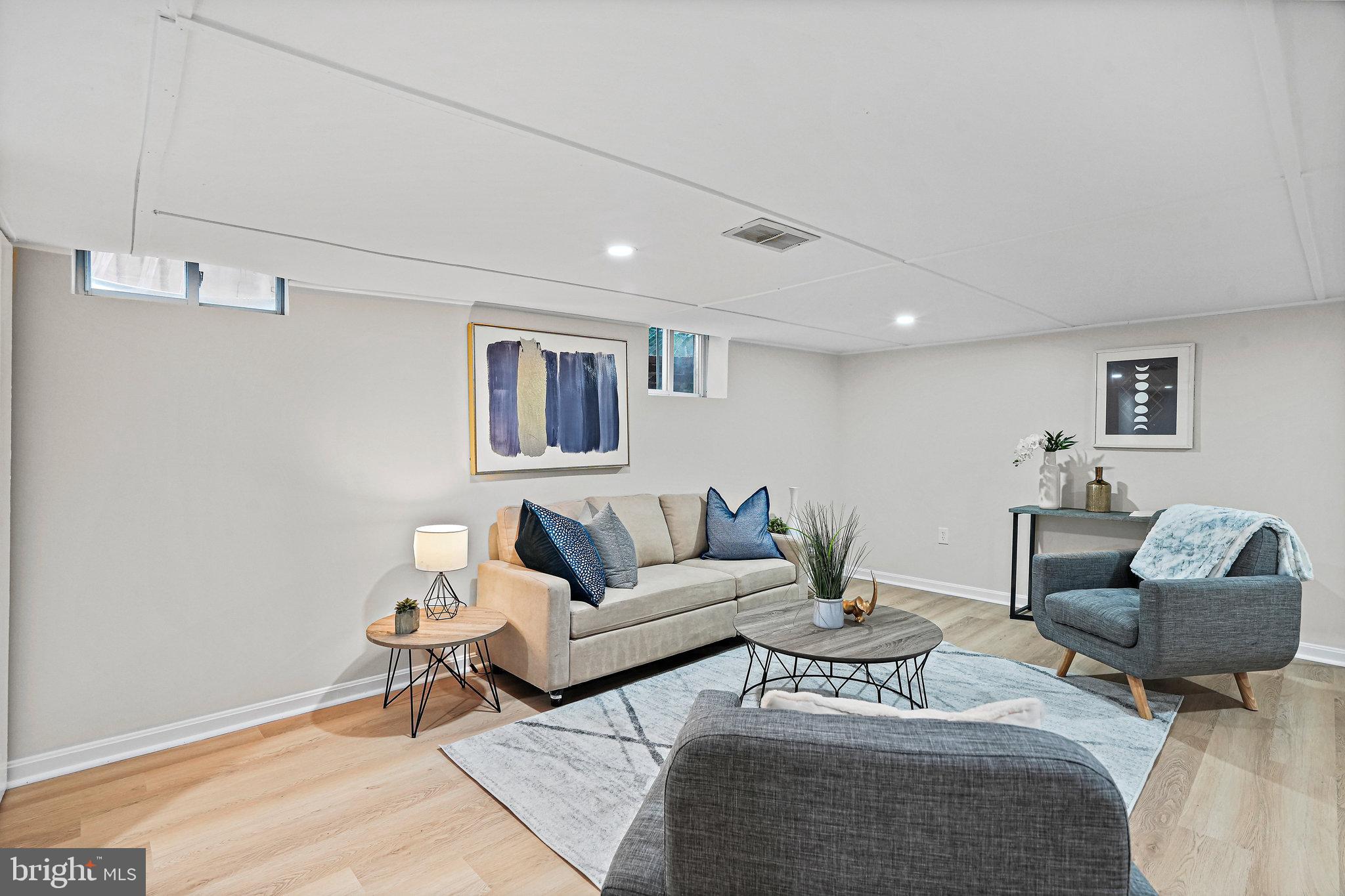 WHEATON CREST - Residential