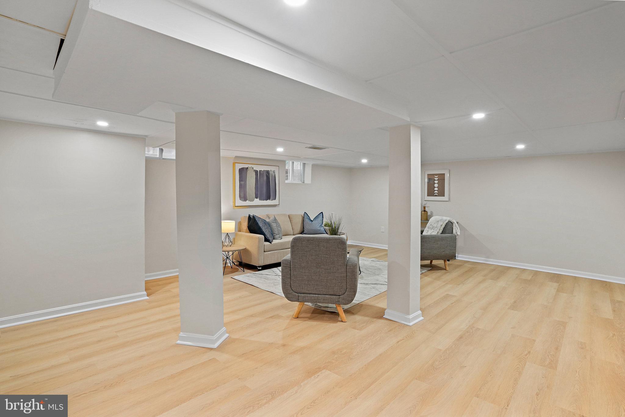 WHEATON CREST - Residential