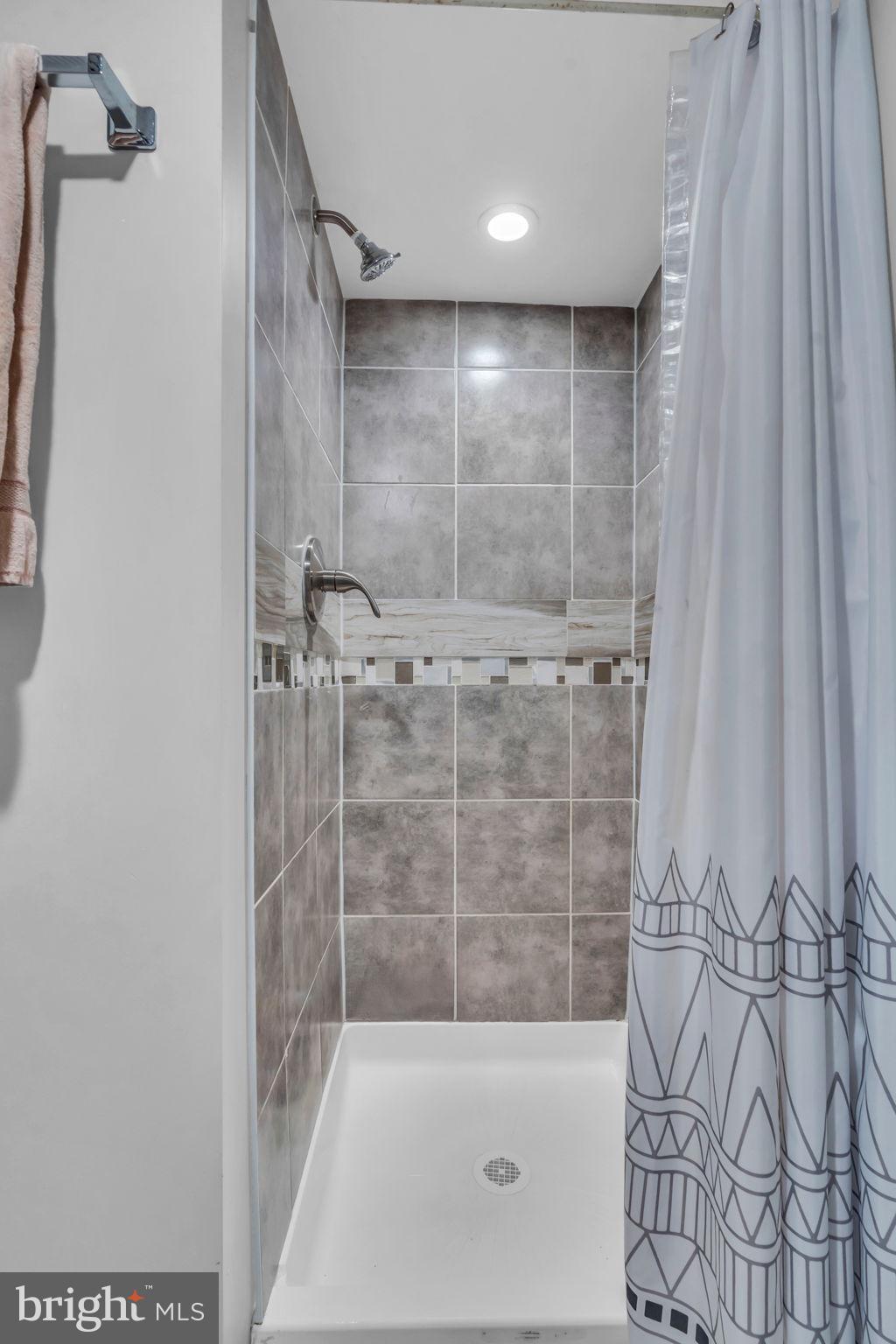 LAURAVILLE HISTORIC DISTRICT - Residential