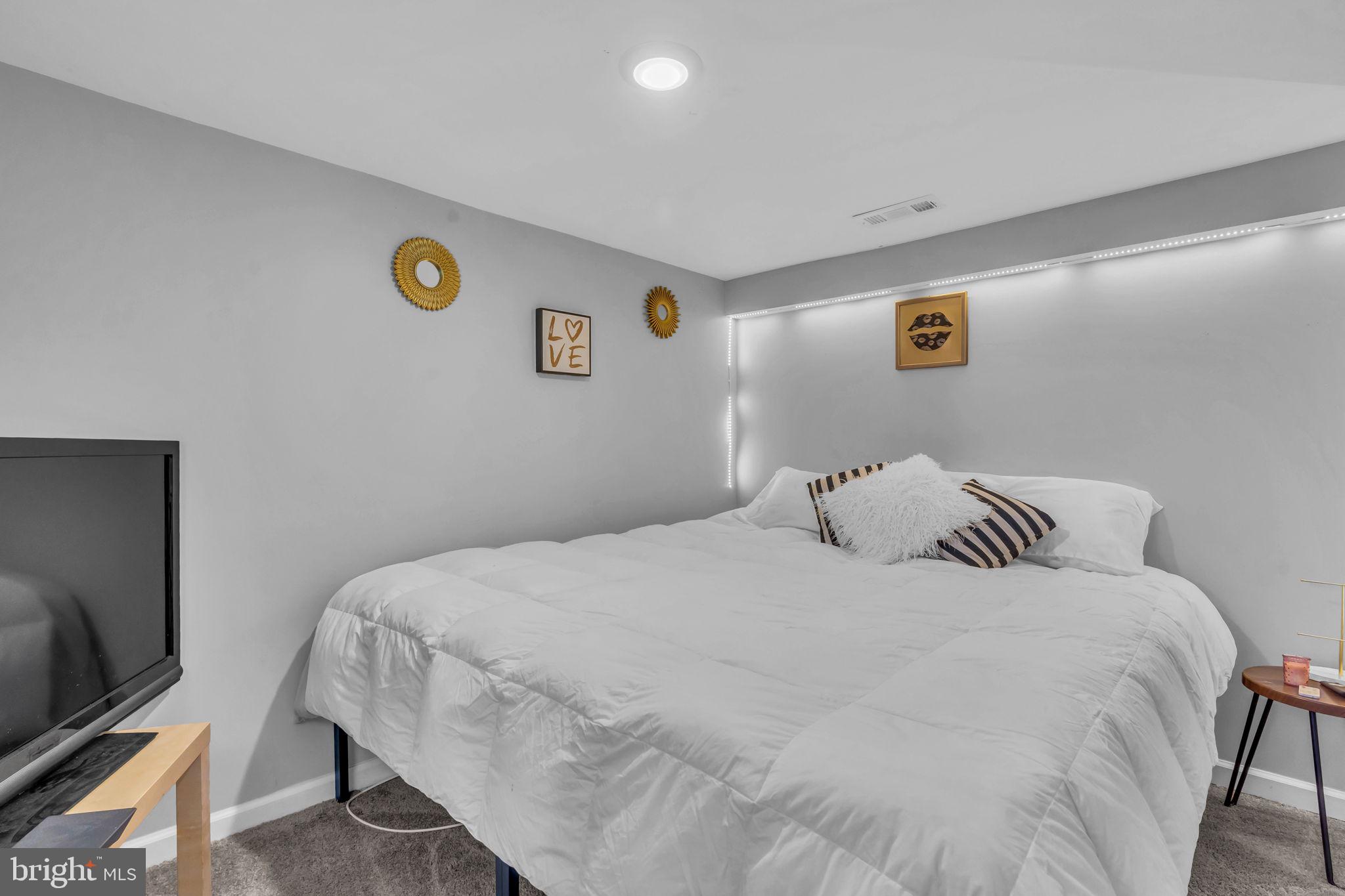 LAURAVILLE HISTORIC DISTRICT - Residential