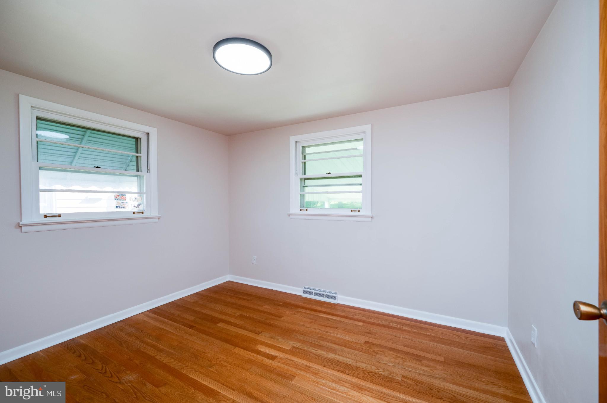 MONTROSE MANOR - Residential