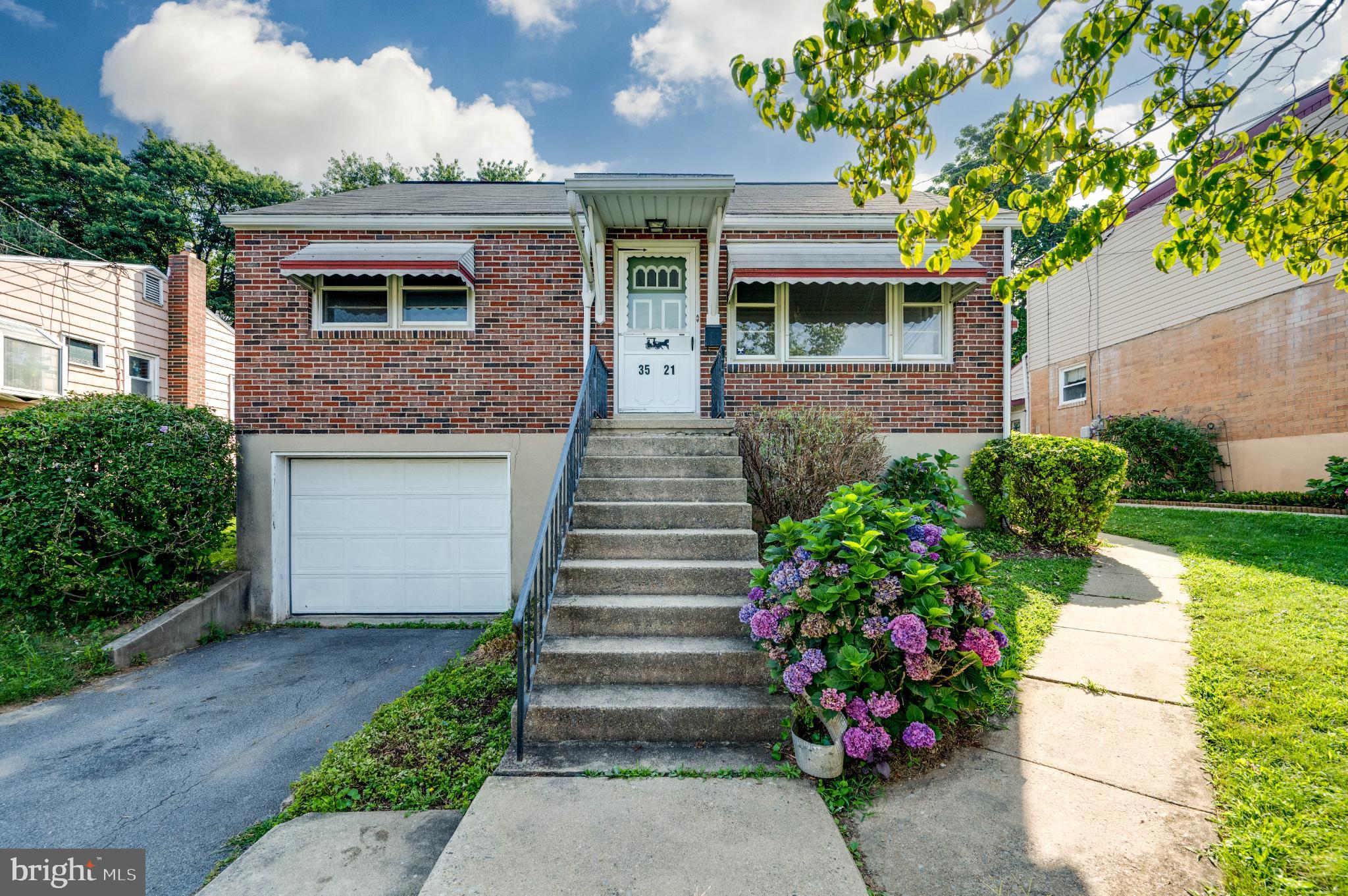 MONTROSE MANOR - Residential