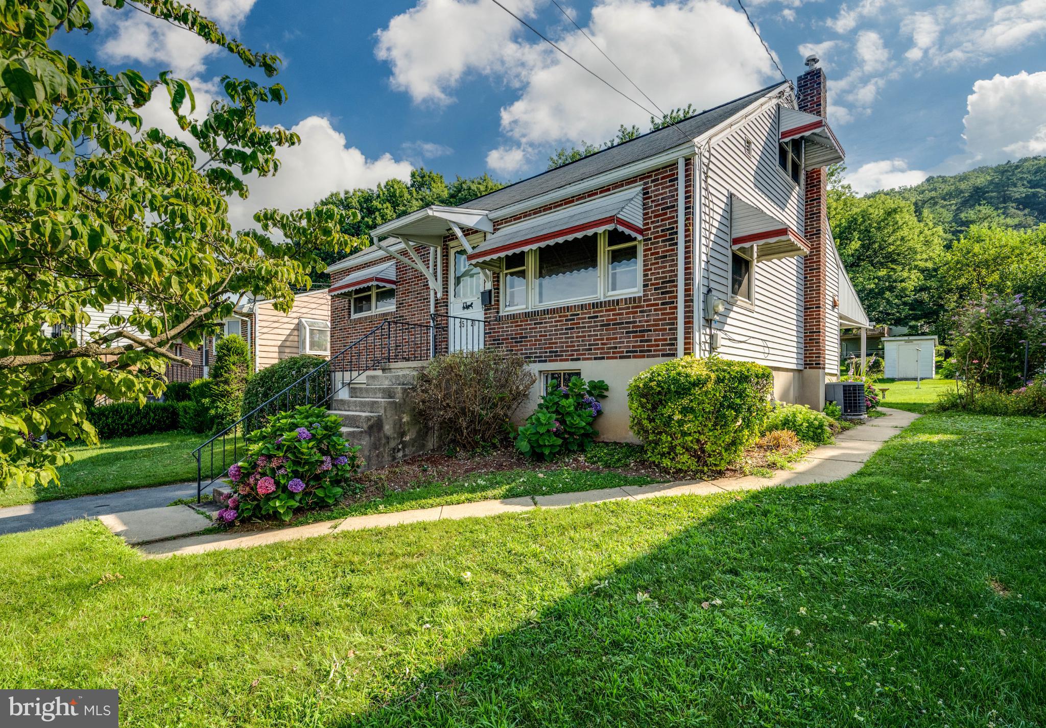 MONTROSE MANOR - Residential