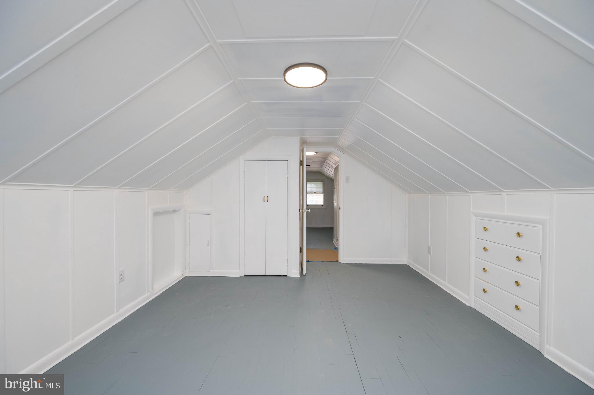 MONTROSE MANOR - Residential