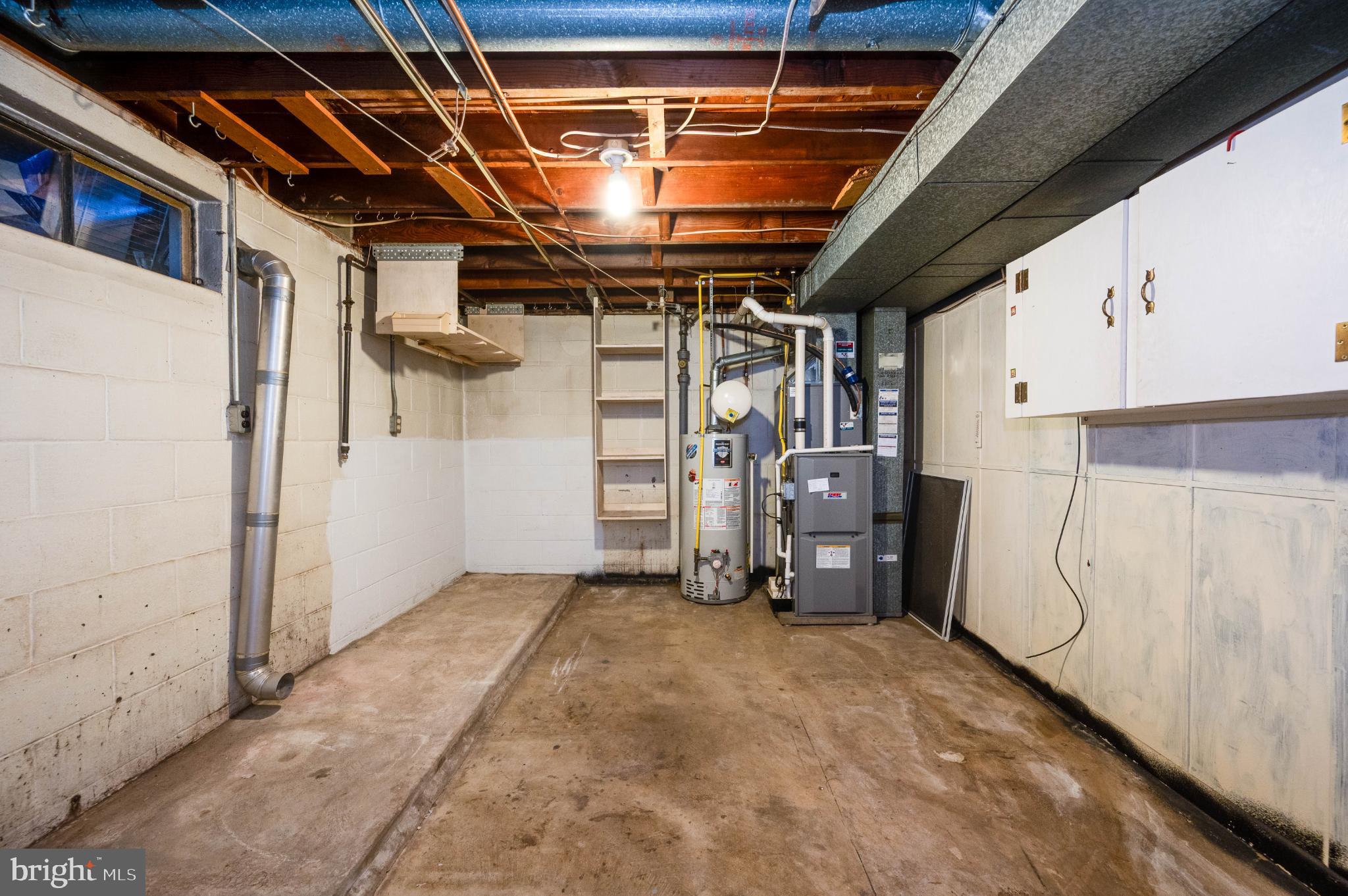 MONTROSE MANOR - Residential