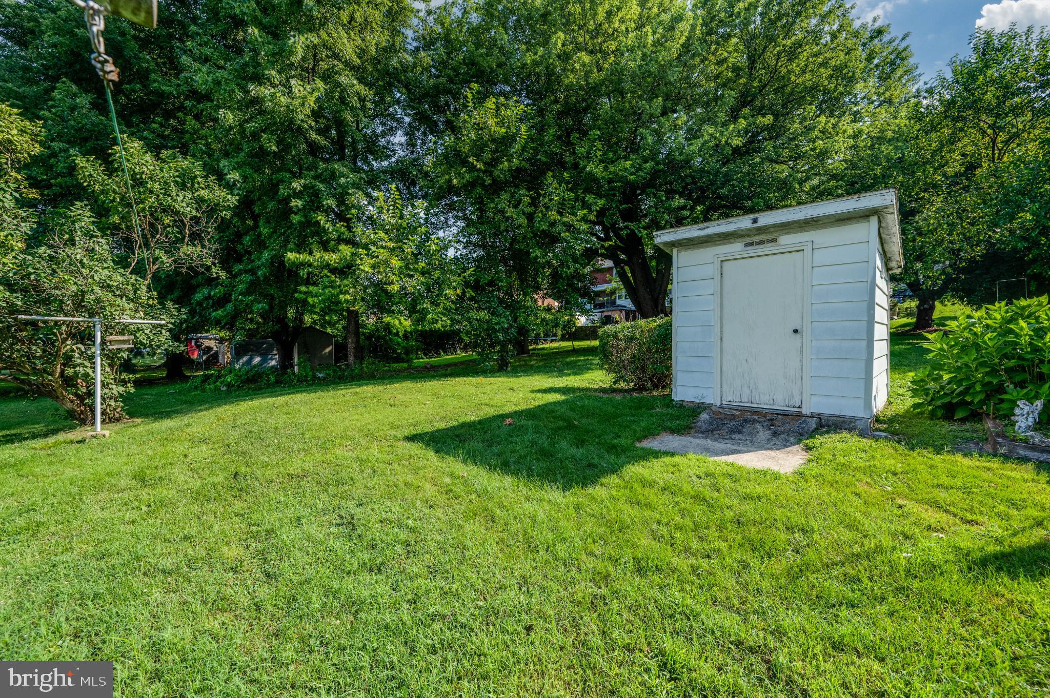 MONTROSE MANOR - Residential