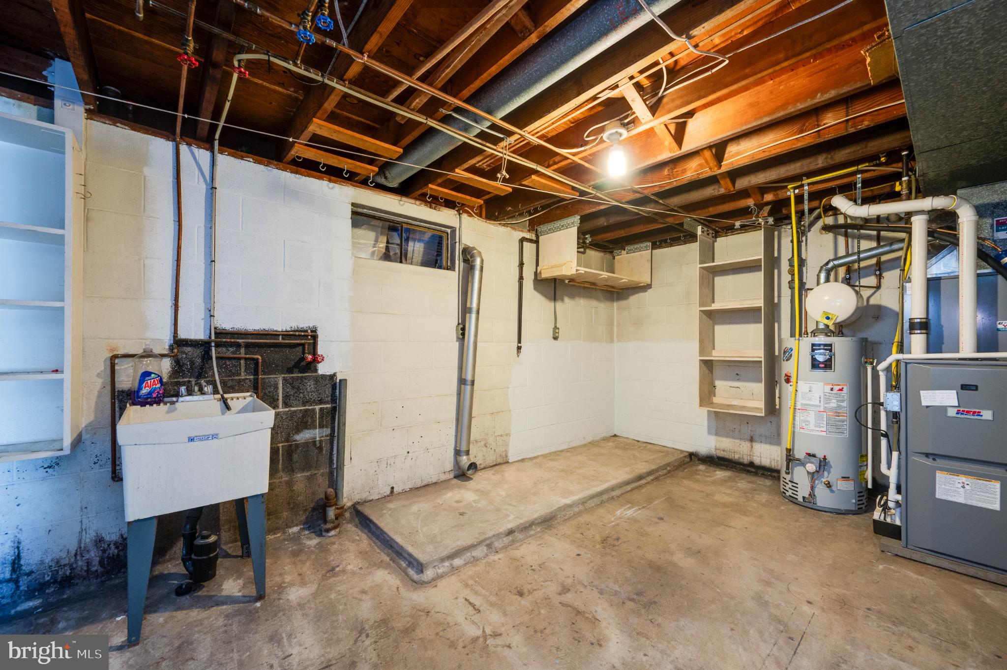 MONTROSE MANOR - Residential