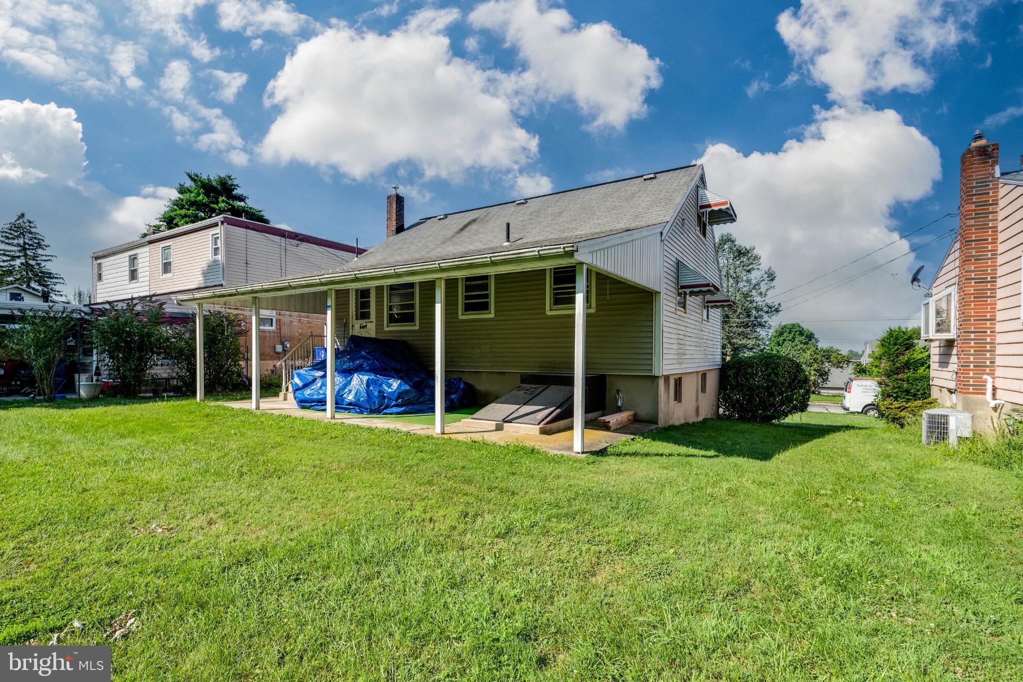 MONTROSE MANOR - Residential