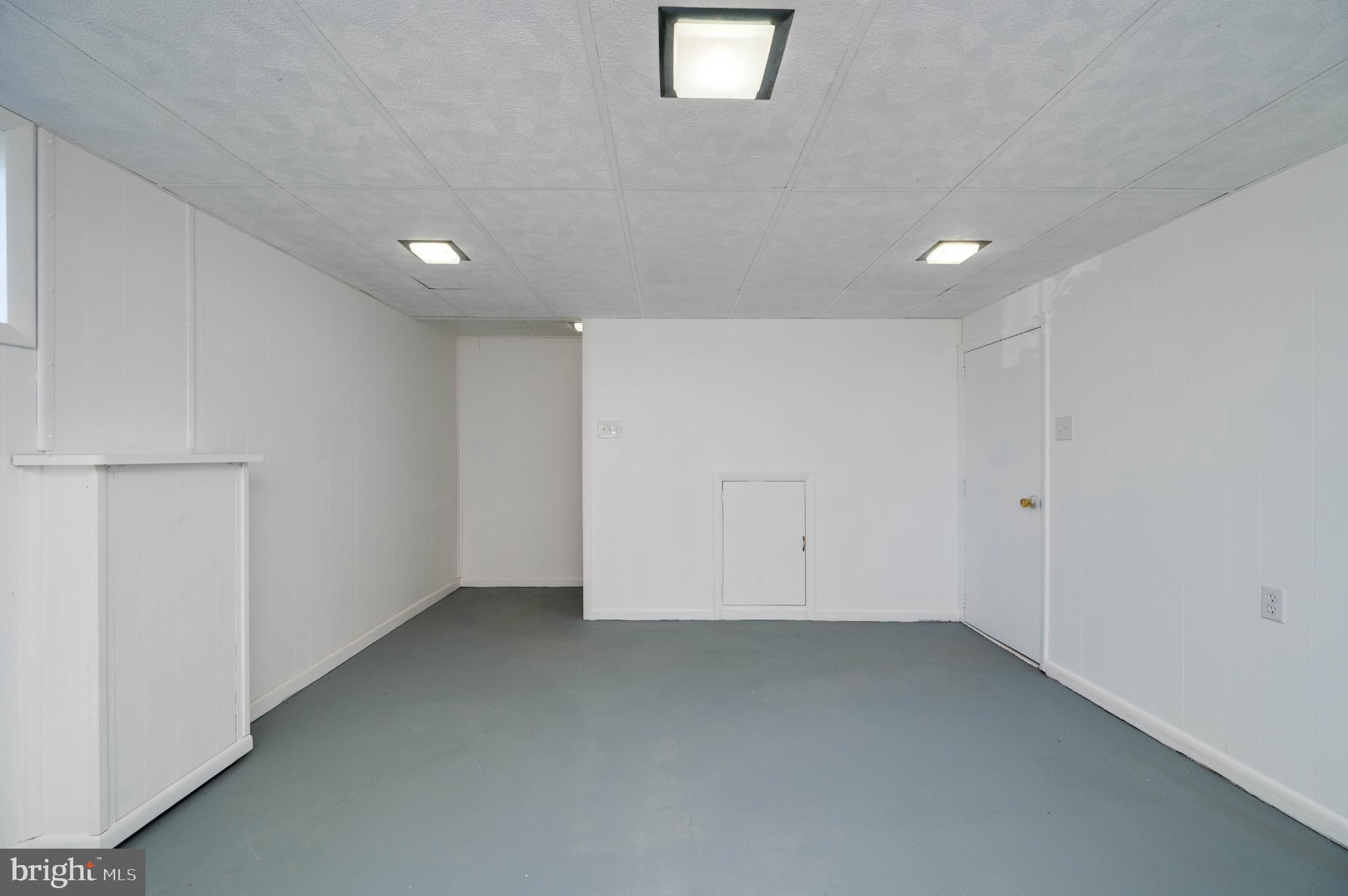 MONTROSE MANOR - Residential