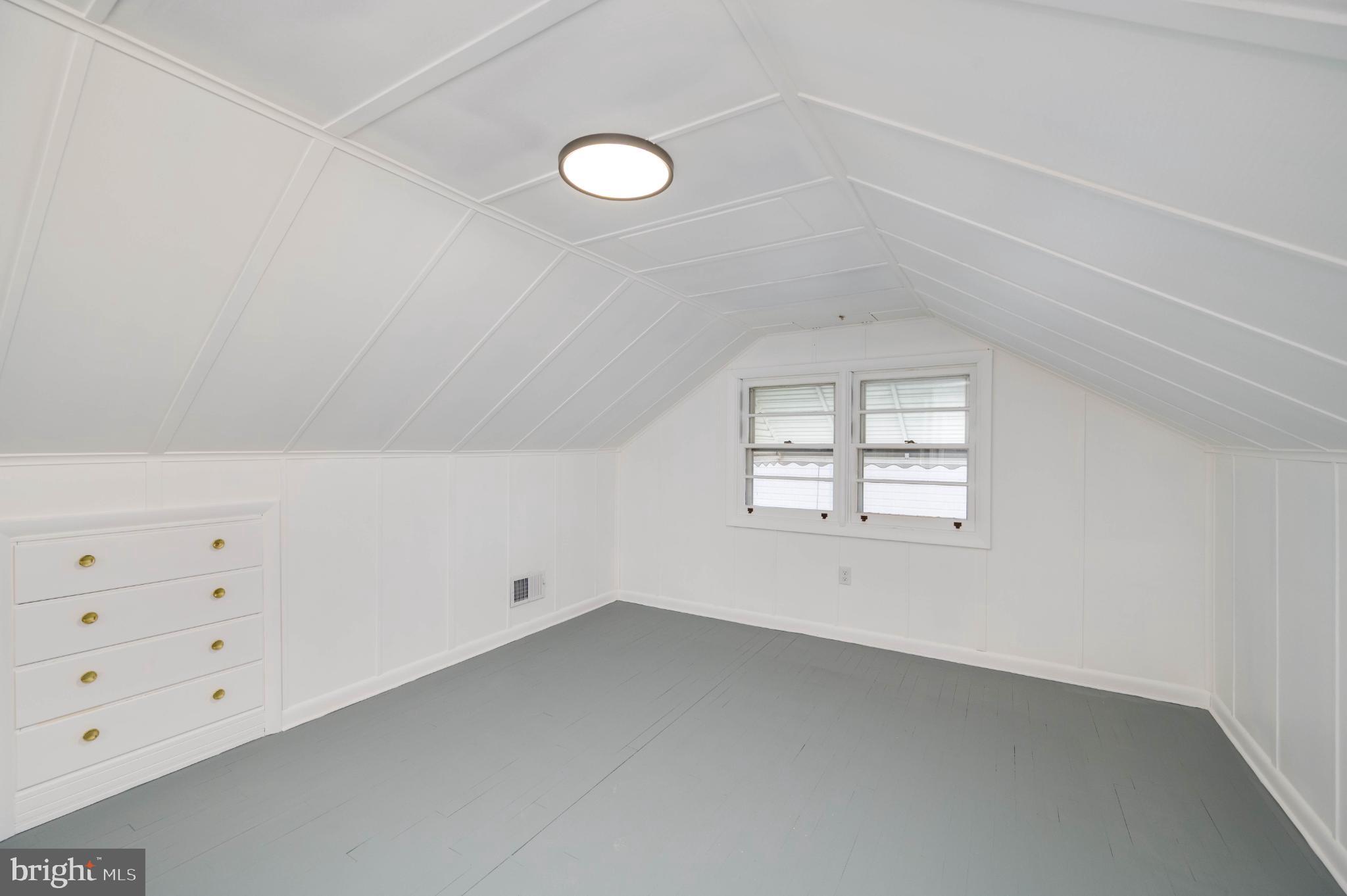 MONTROSE MANOR - Residential