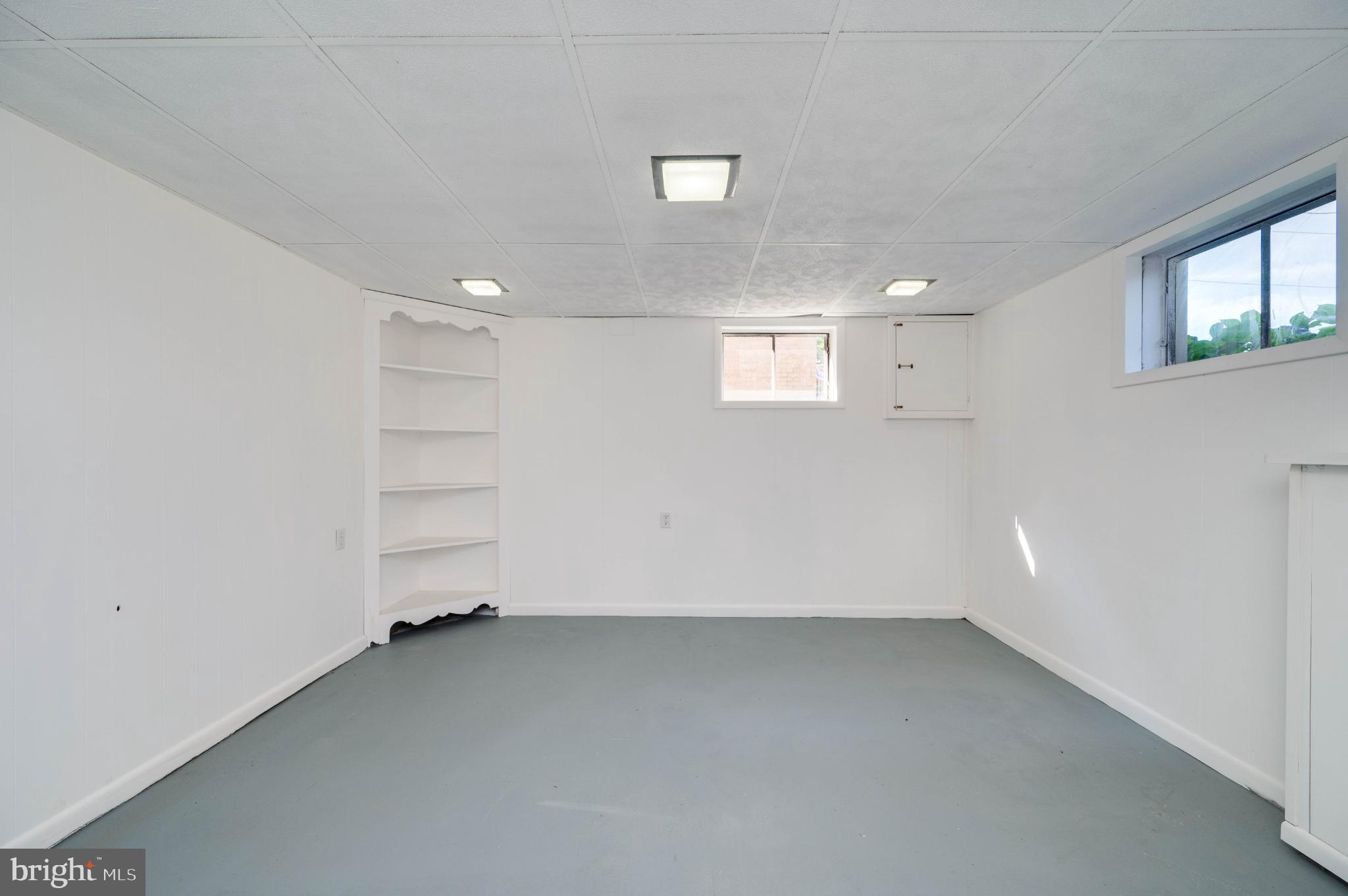 MONTROSE MANOR - Residential