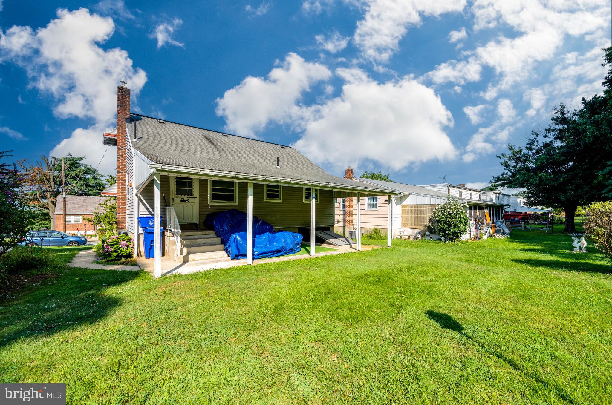 MONTROSE MANOR - Residential