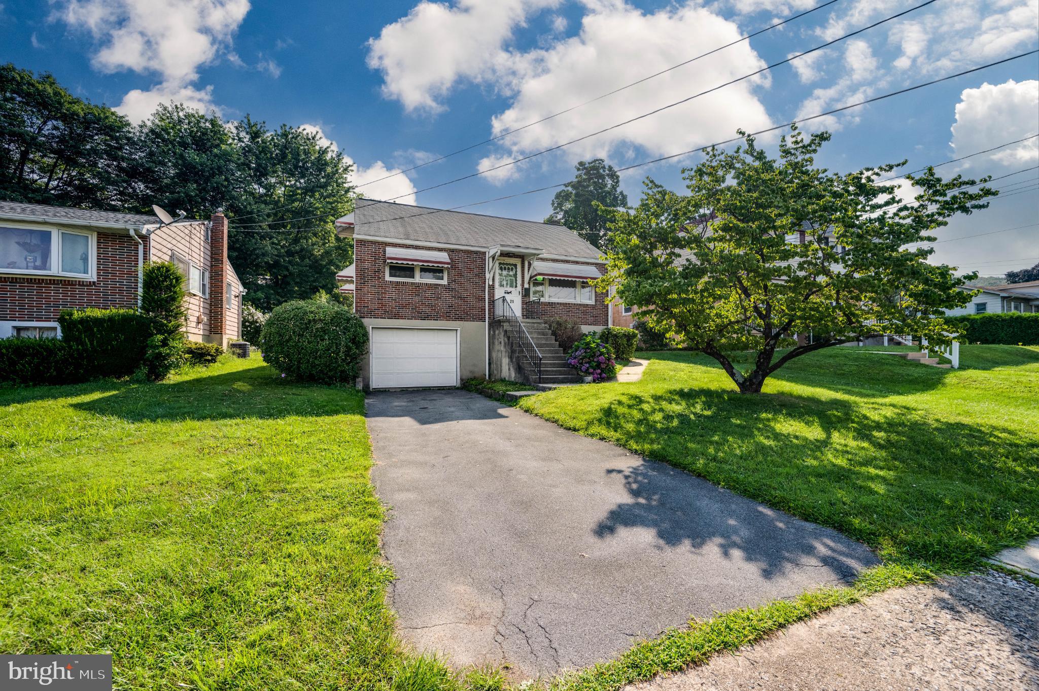 MONTROSE MANOR - Residential