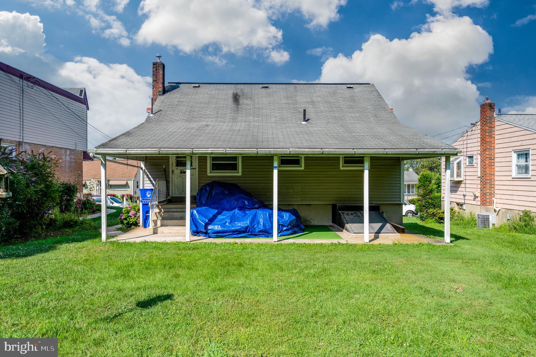 MONTROSE MANOR - Residential