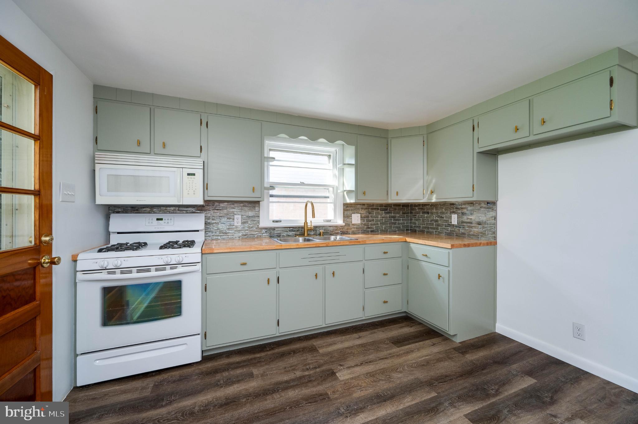 MONTROSE MANOR - Residential