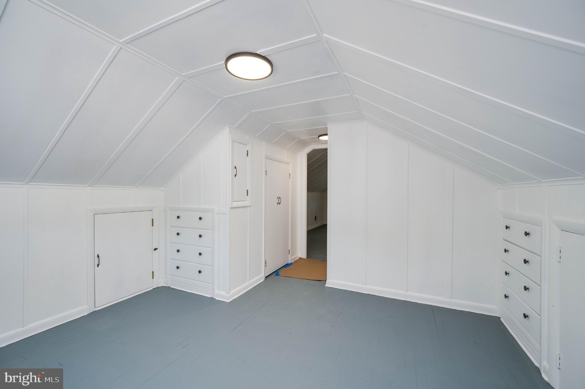 MONTROSE MANOR - Residential