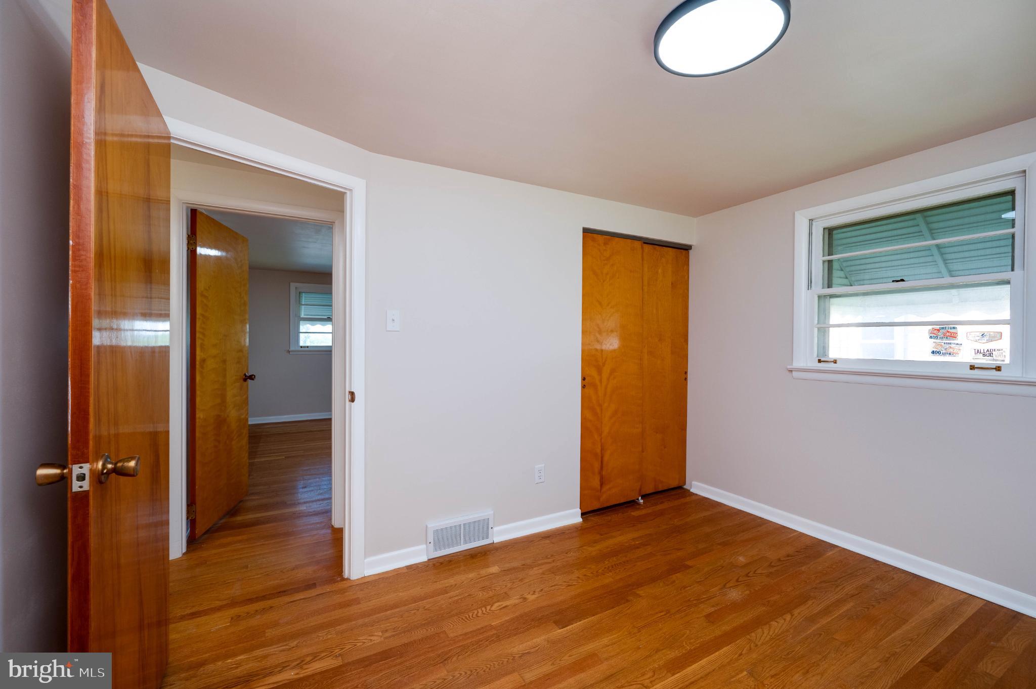 MONTROSE MANOR - Residential