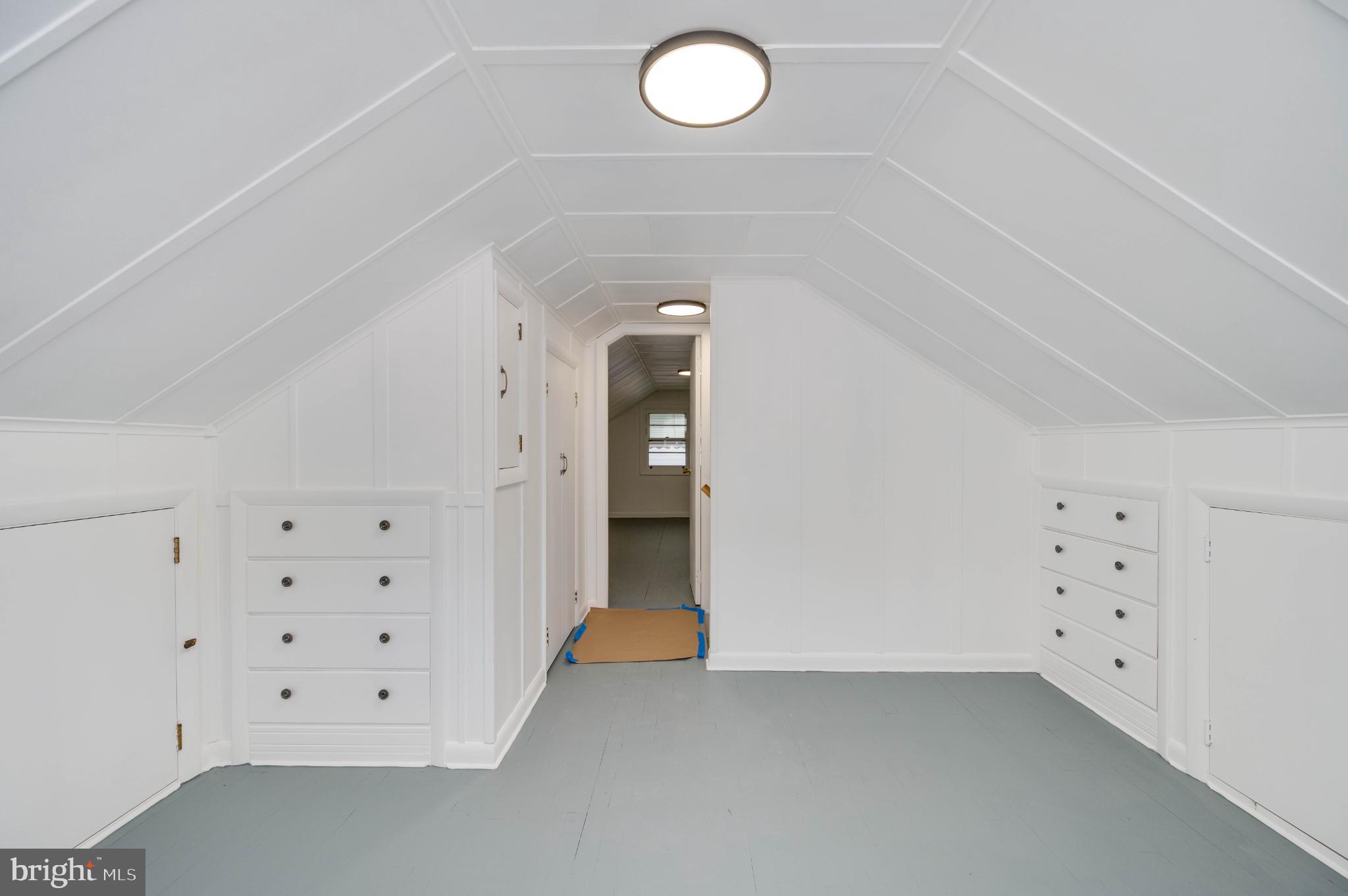 MONTROSE MANOR - Residential