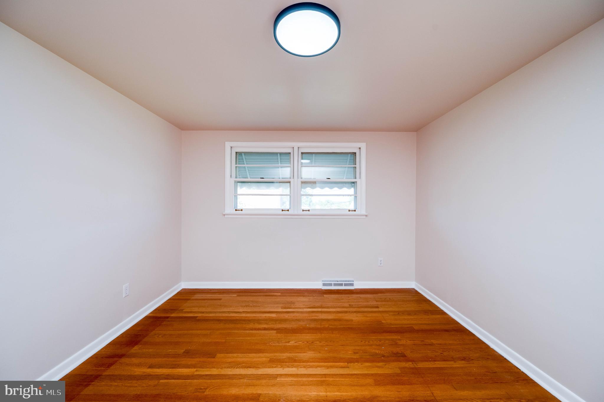 MONTROSE MANOR - Residential