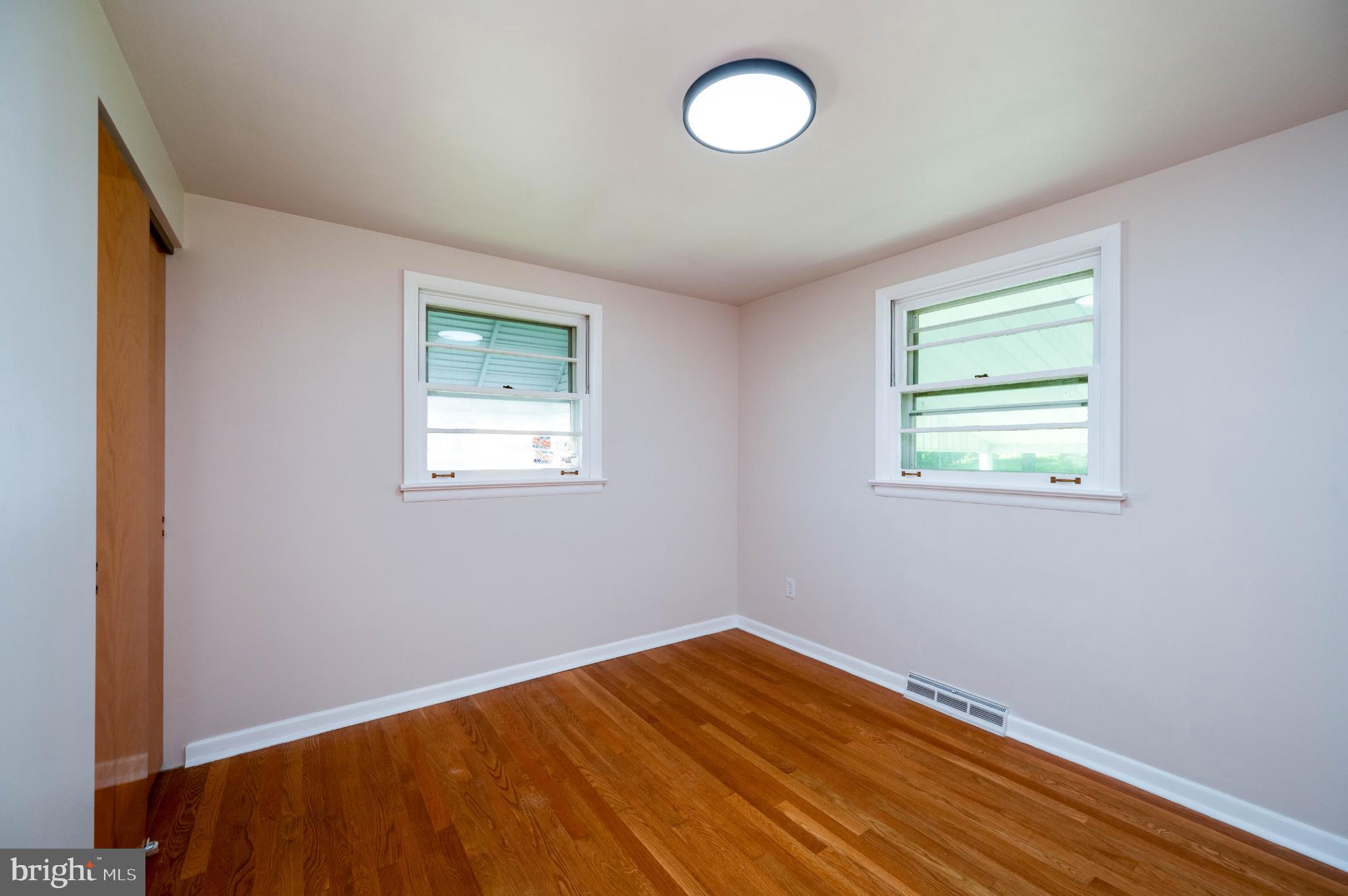 MONTROSE MANOR - Residential