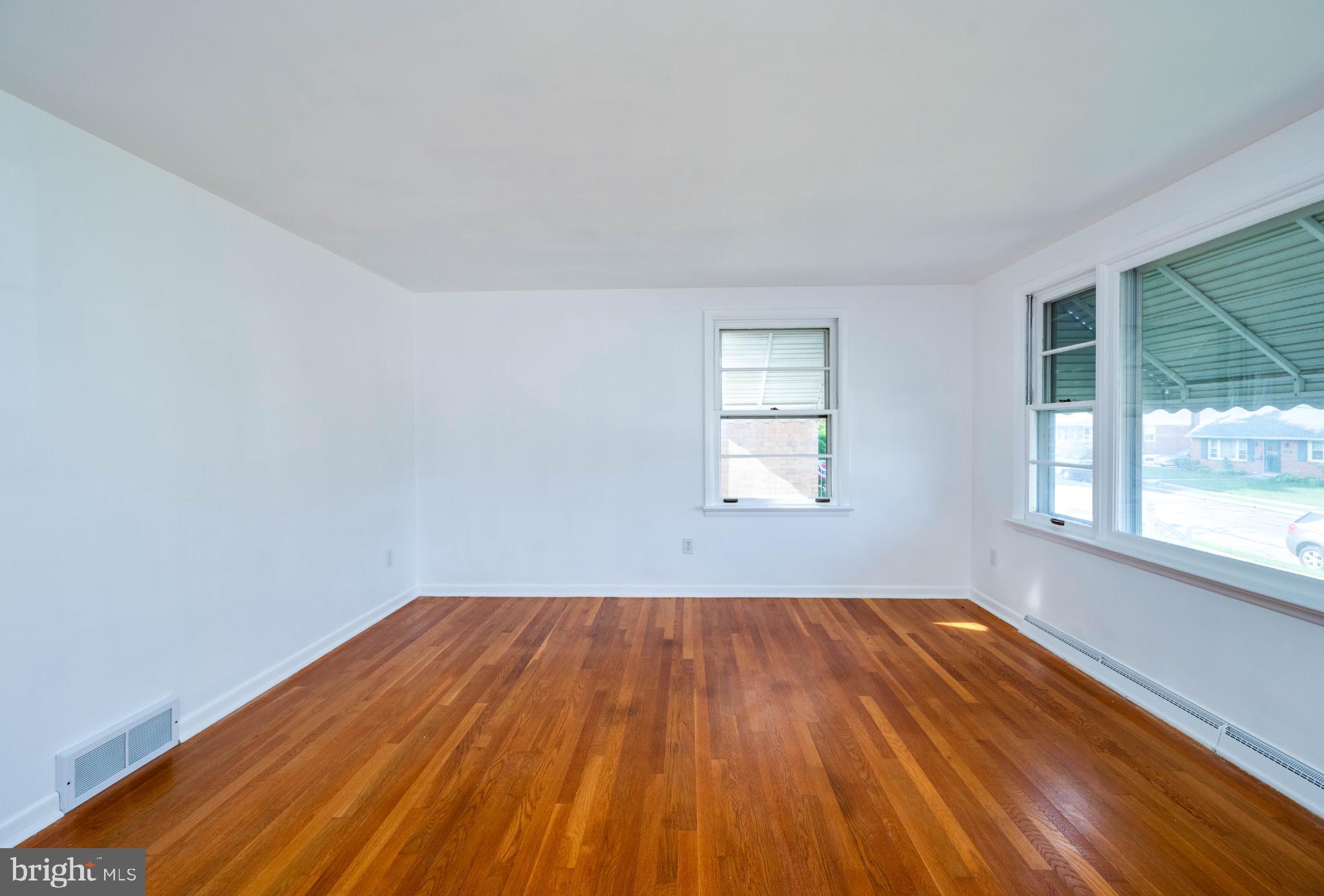 MONTROSE MANOR - Residential