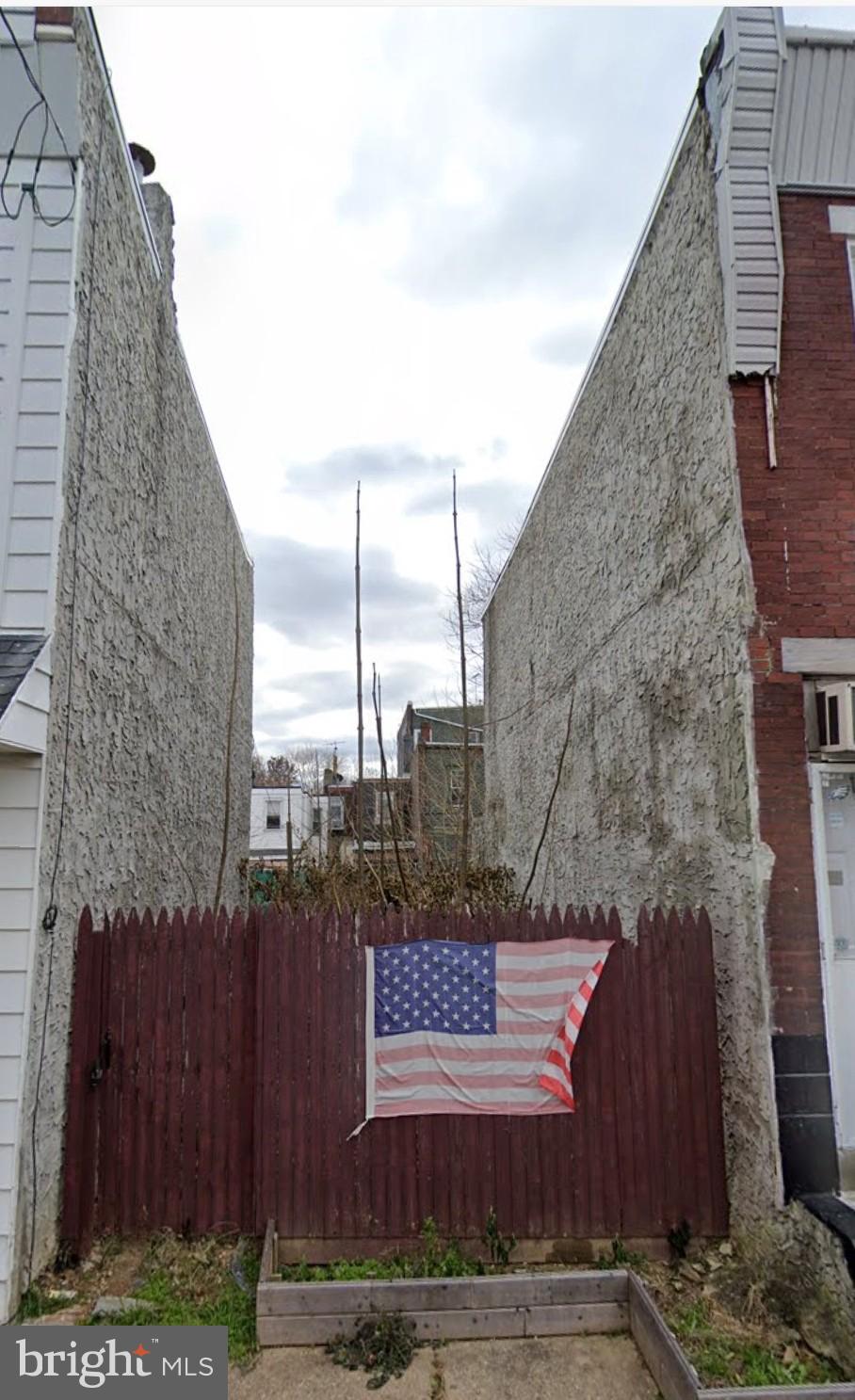 PORT RICHMOND - Land