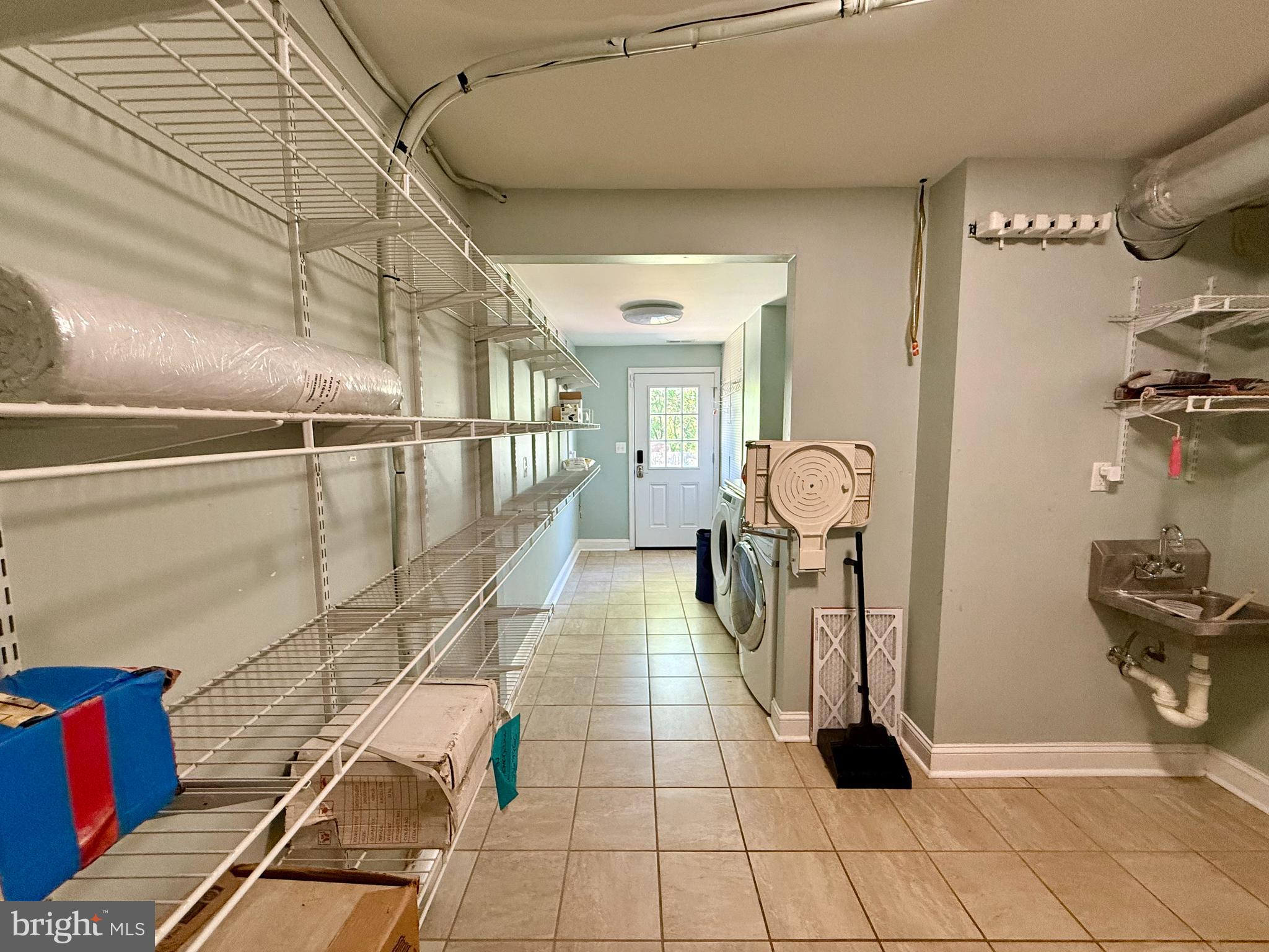 FOUR SEASONS ESTATES - Residential Lease