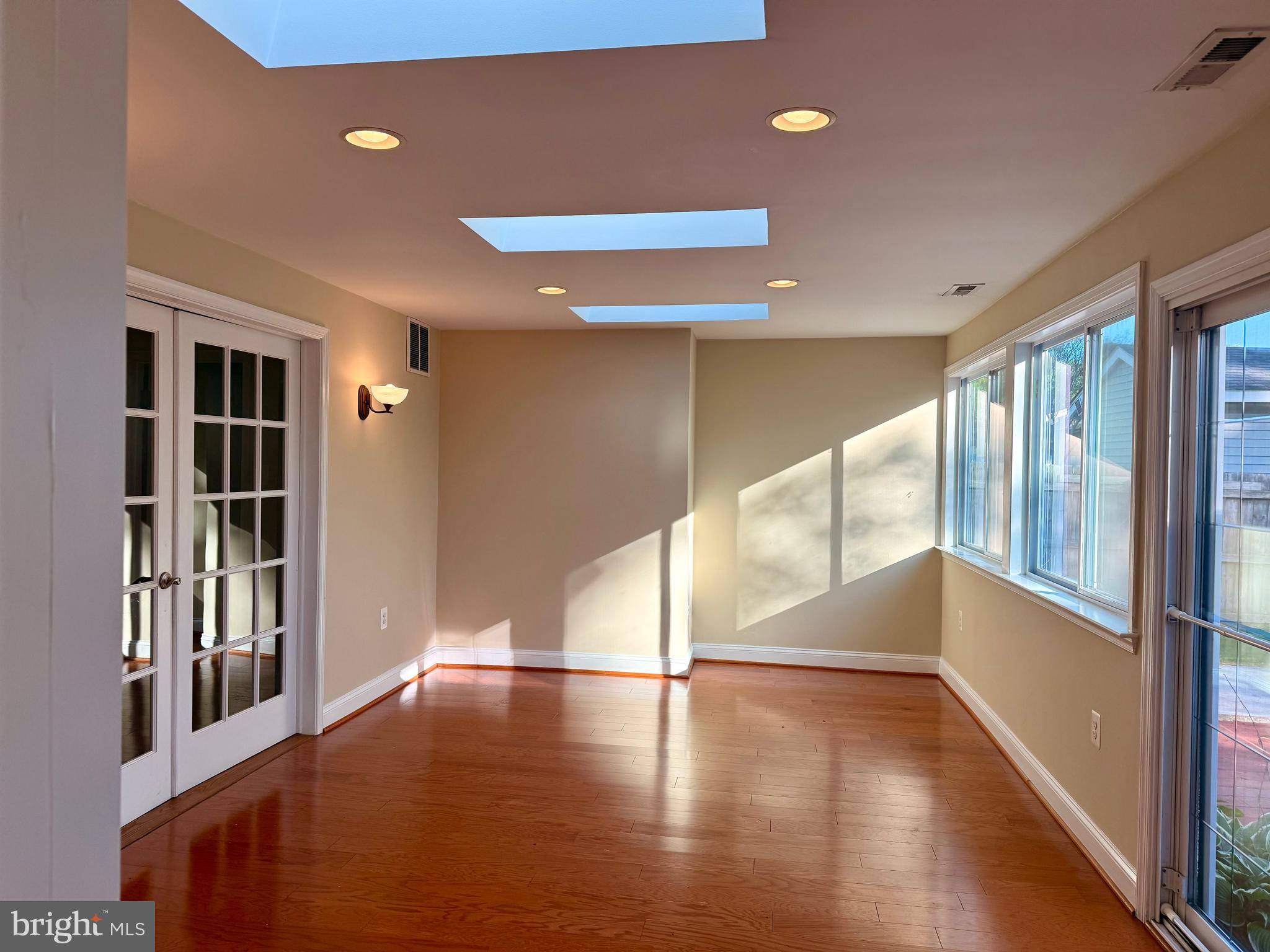 FOUR SEASONS ESTATES - Residential Lease