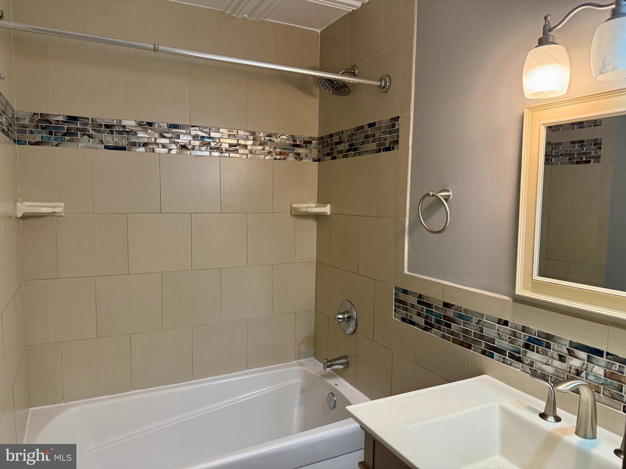 FOUR SEASONS ESTATES - Residential Lease