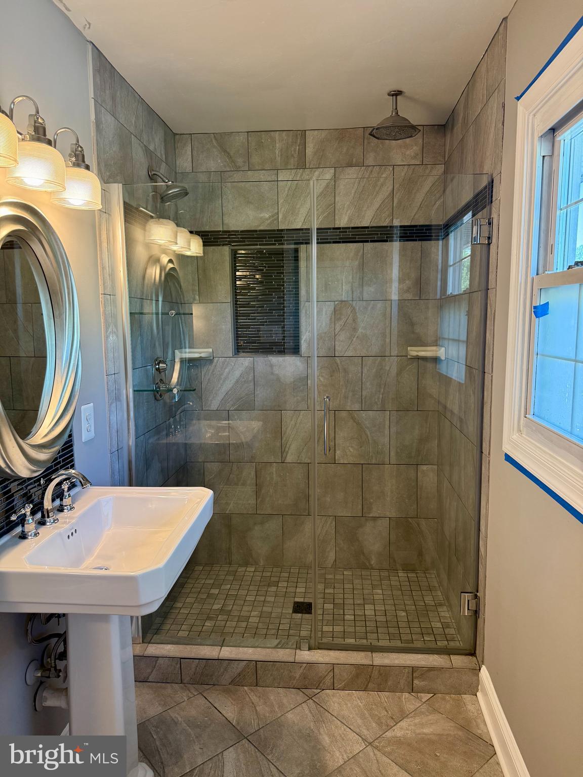 FOUR SEASONS ESTATES - Residential Lease