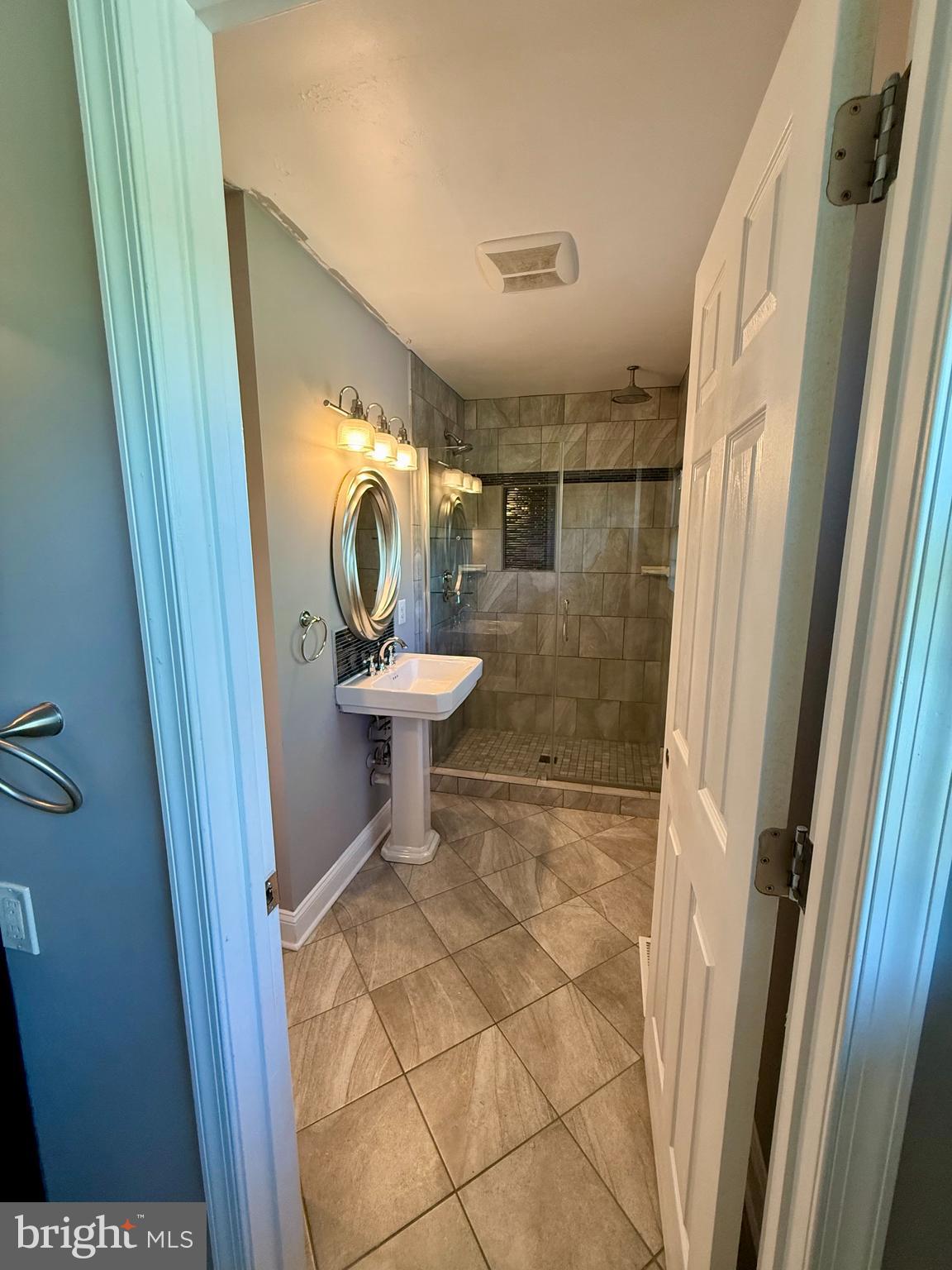 FOUR SEASONS ESTATES - Residential Lease