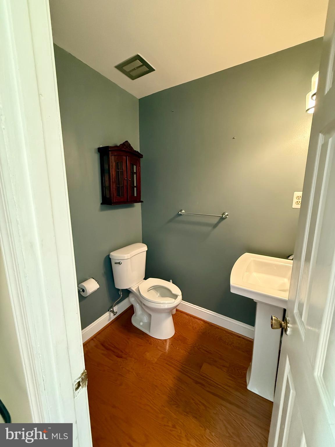 FOUR SEASONS ESTATES - Residential Lease