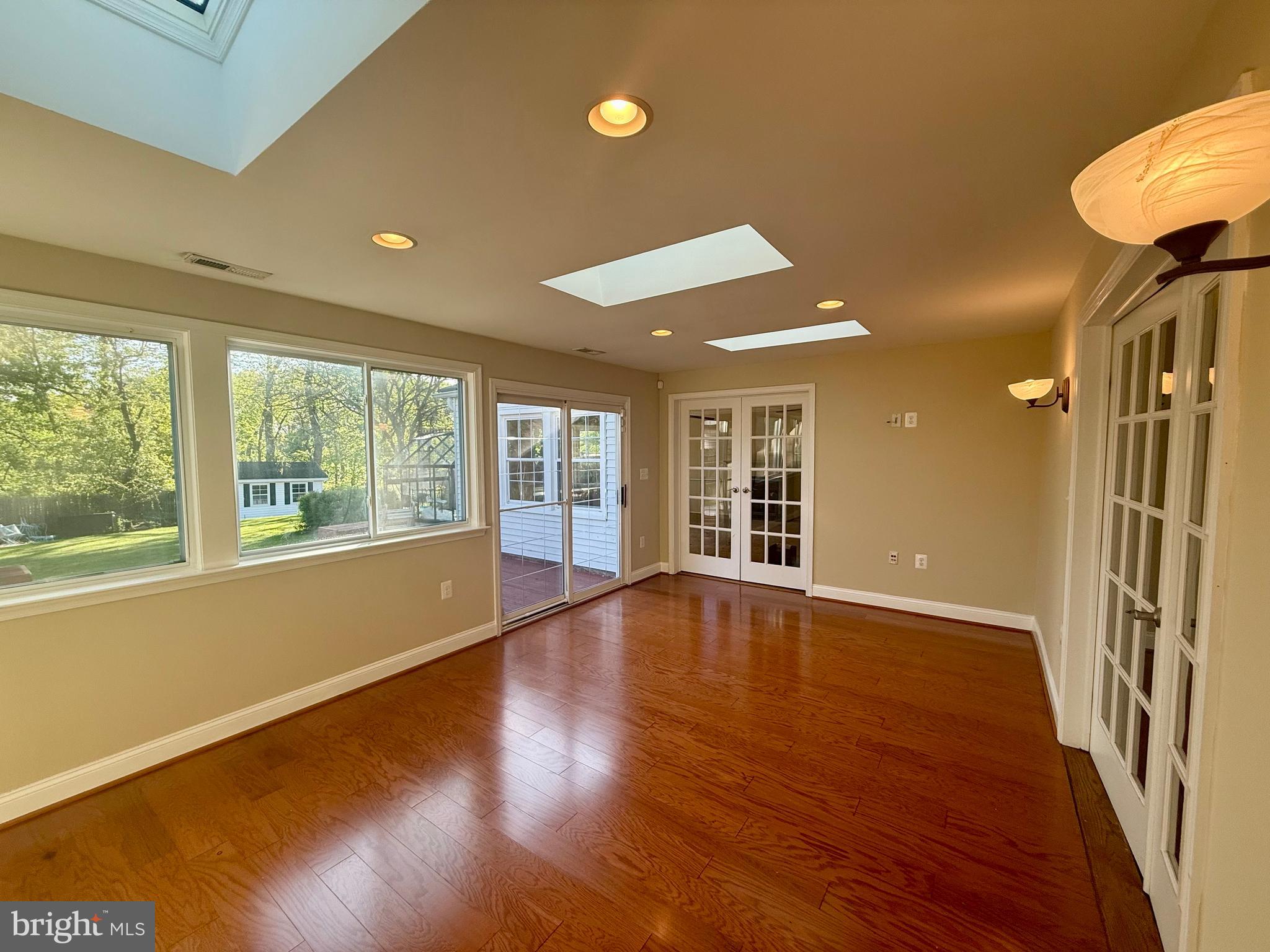 FOUR SEASONS ESTATES - Residential Lease