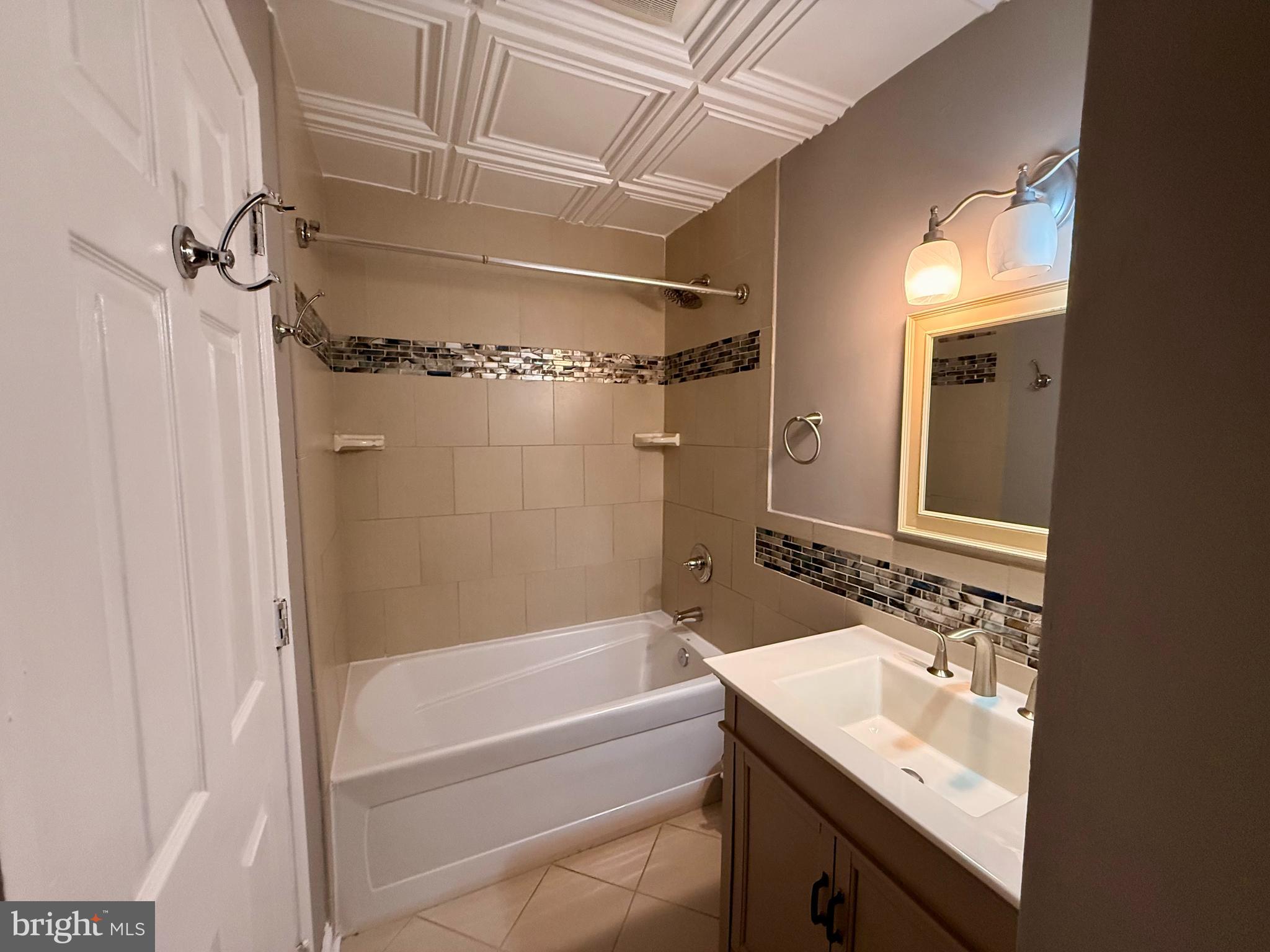 FOUR SEASONS ESTATES - Residential Lease