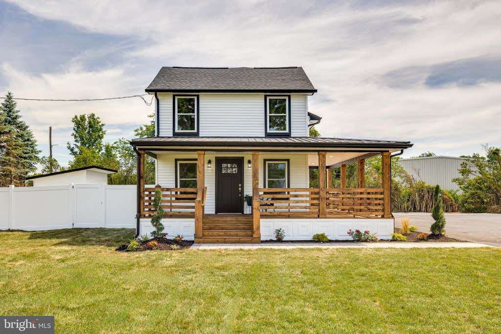Photo of 132 Eayrestown Road, SOUTHAMPTON, NJ 08088 (MLS # NJBL2113578)