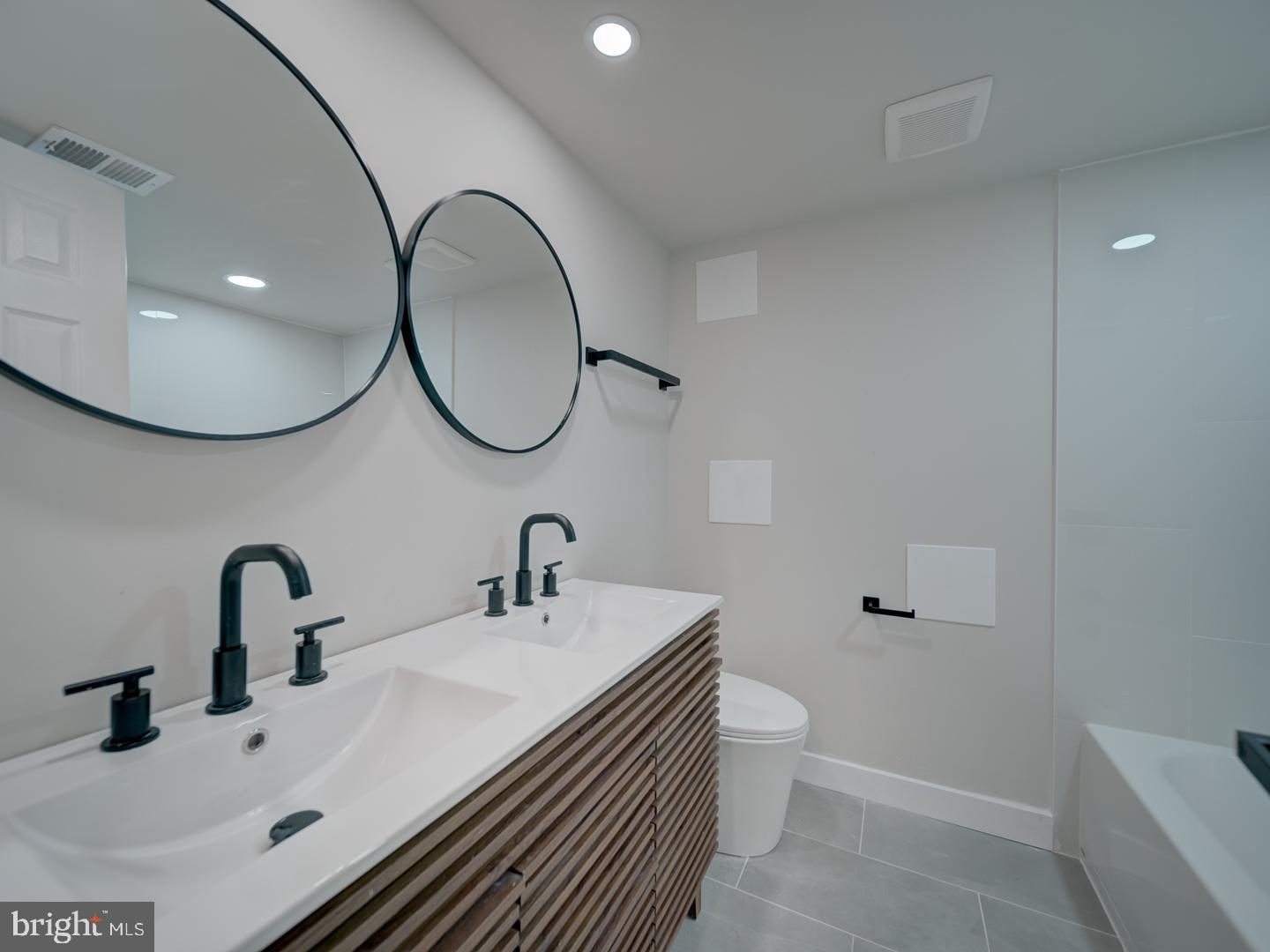 RITCHIE MANOR - Residential